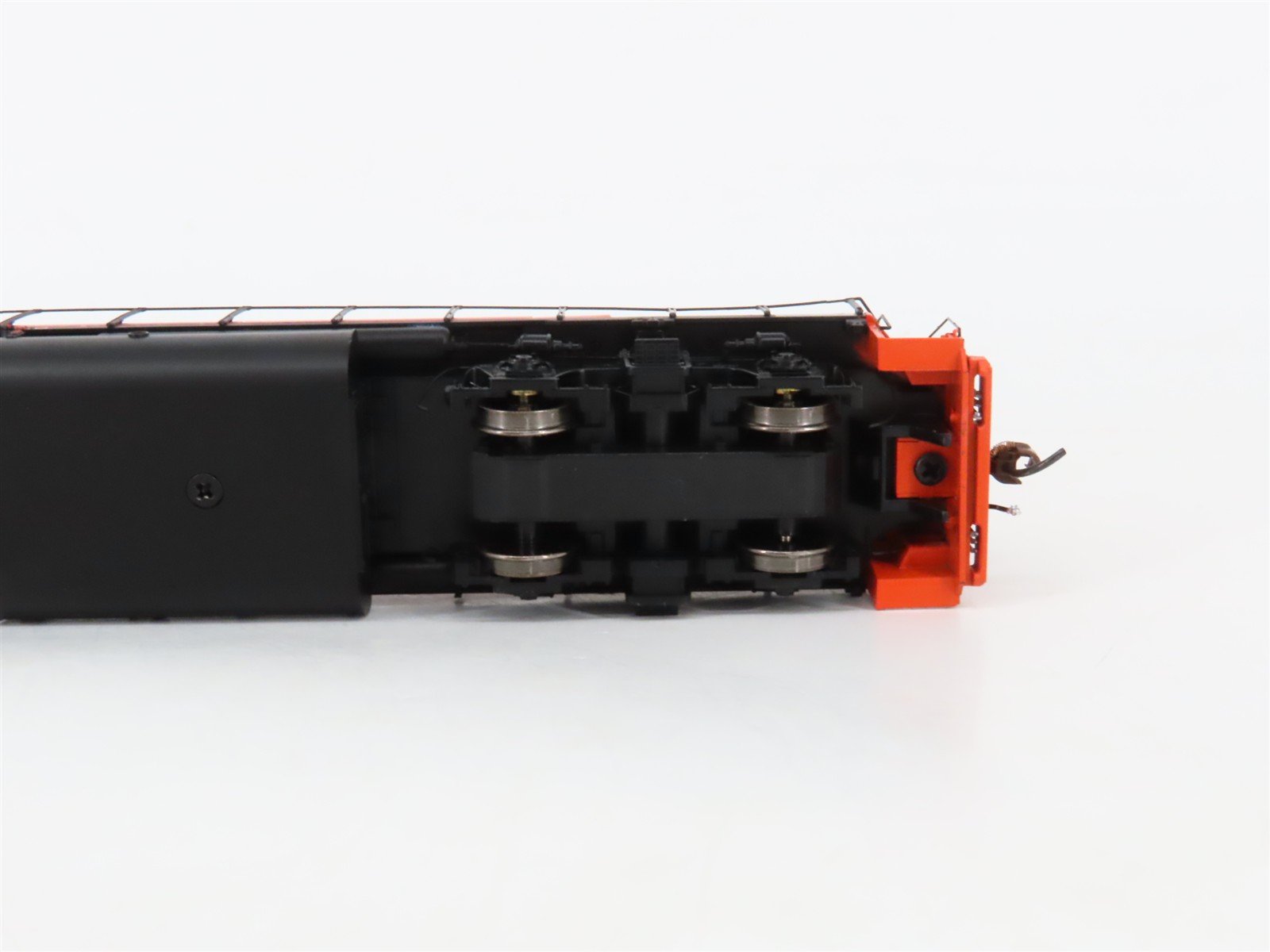 HO Athearn Genesis ATHG65414 DT&I EMD GP38-2 Ph. 1 Diesel #225 w/ DCC & Sound