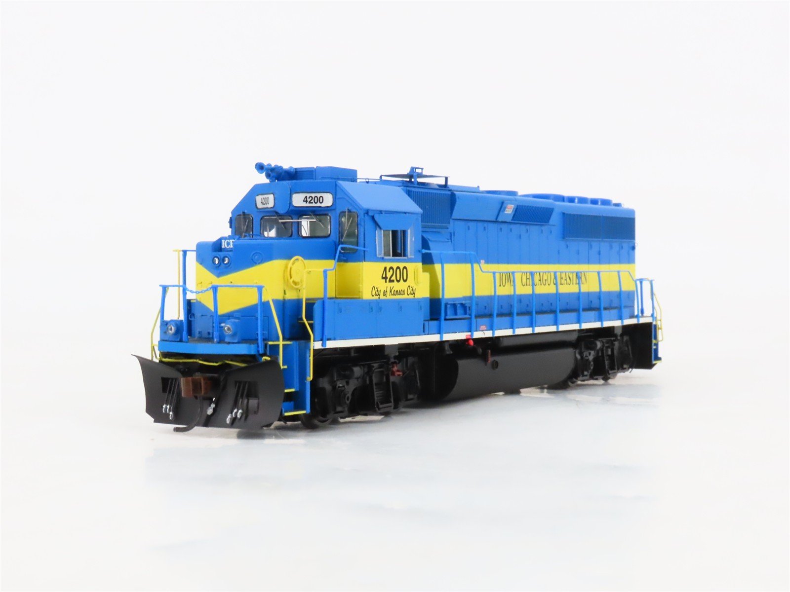 HO Scale Athearn Genesis ATHG40850 IC&E EMD GP40-2 Diesel #4200 w/ DCC & Sound