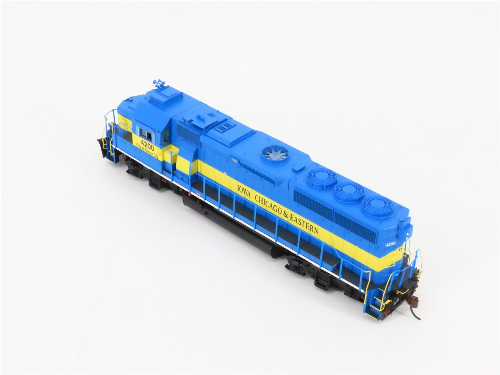 HO Scale Athearn Genesis ATHG40850 IC&E EMD GP40-2 Diesel #4200 w/ DCC & Sound