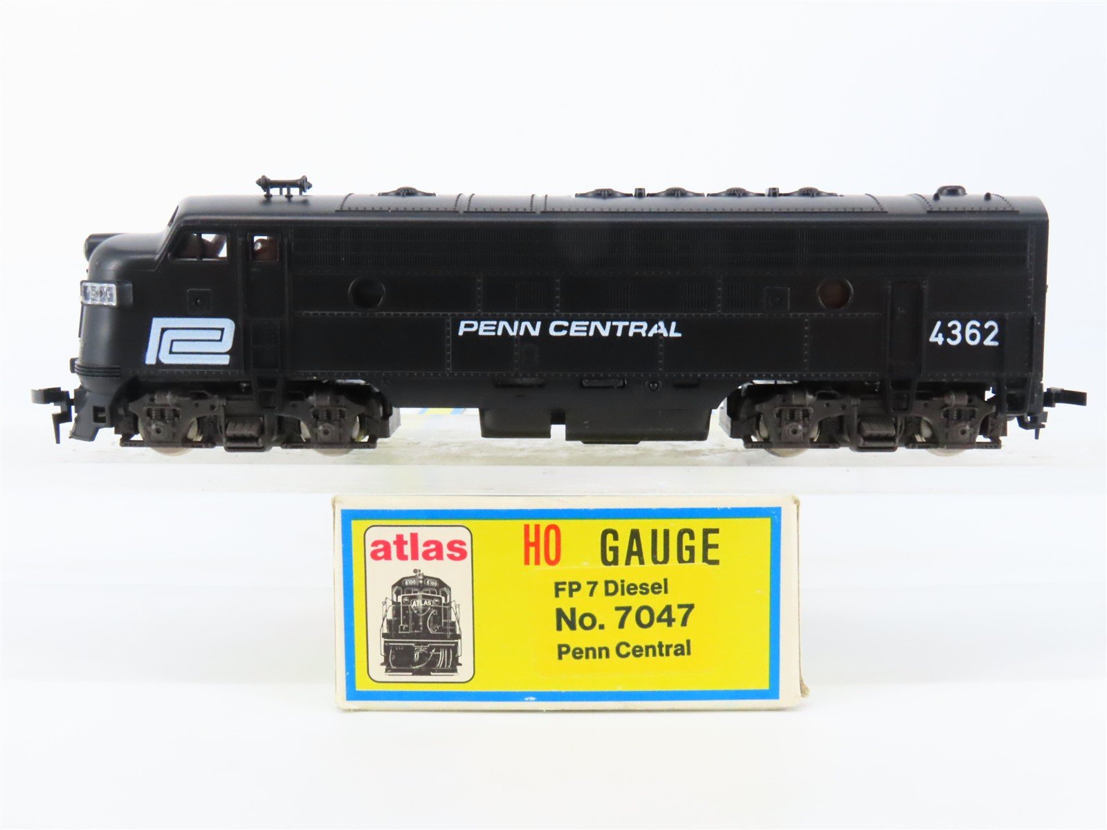 HO Scale Atlas 7047 PC Penn Central EMD FP7 Diesel Locomotive #4362