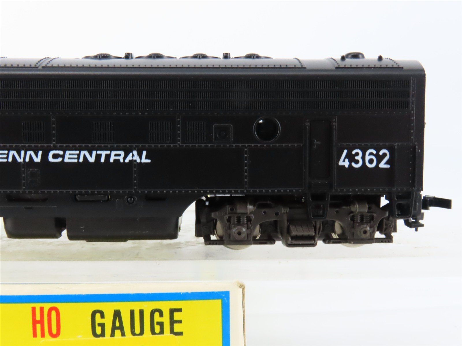 HO Scale Atlas 7047 PC Penn Central EMD FP7 Diesel Locomotive #4362