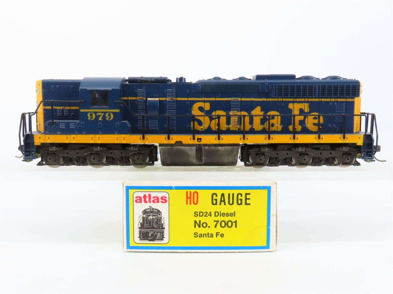 HO Scale Atlas 7001 ATSF Santa Fe EMD SD24 Diesel Locomotive #979