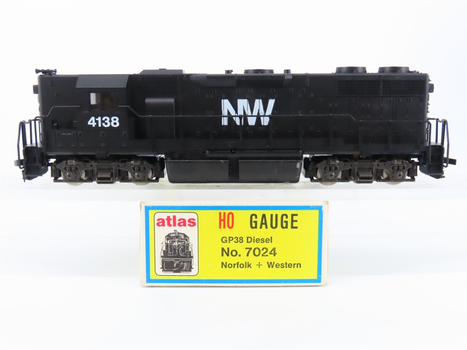 HO Scale Atlas 7024 N&W Norfolk & Western EMD GP38 Diesel Locomotive #4138