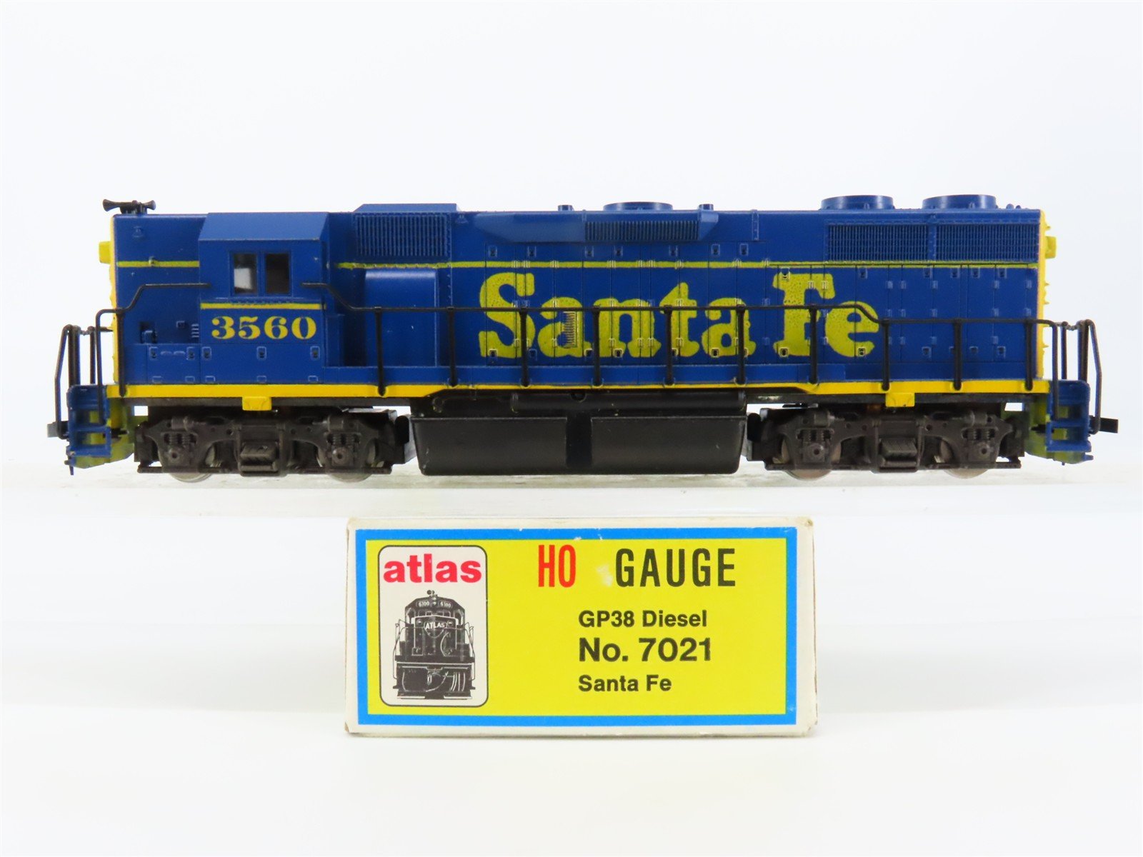 HO Scale Atlas 7021 ATSF Santa Fe EMD GP38 Diesel Locomotive #3560
