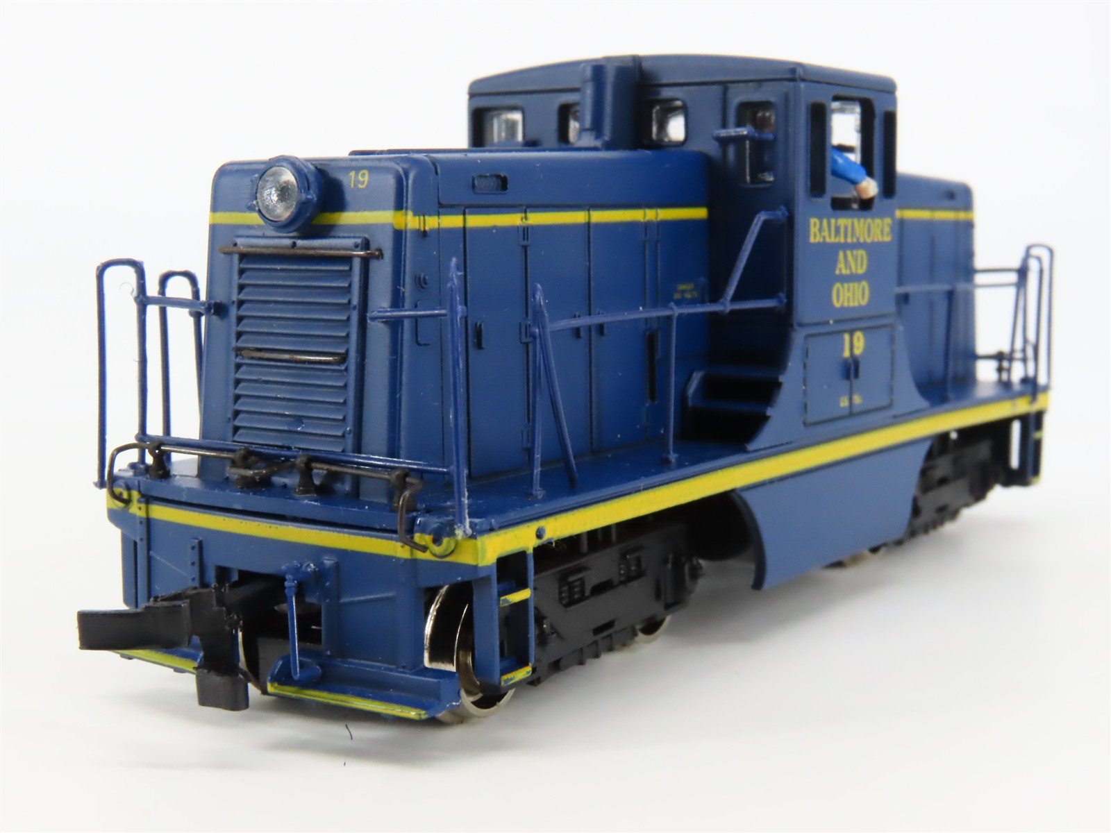 HO Bachmann Spectrum 41-0802-12 B&O Baltimore & Ohio 44-Ton Diesel Switcher #19