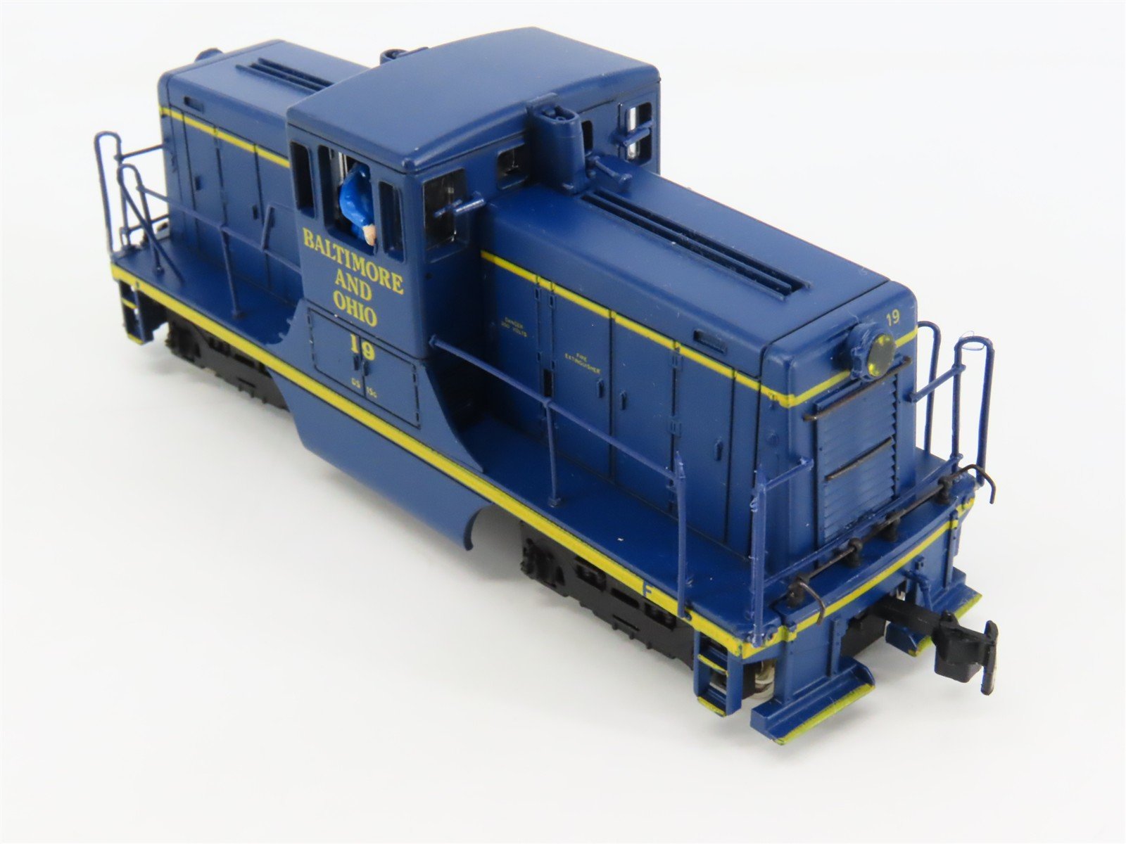 HO Bachmann Spectrum 41-0802-12 B&O Baltimore & Ohio 44-Ton Diesel Switcher #19