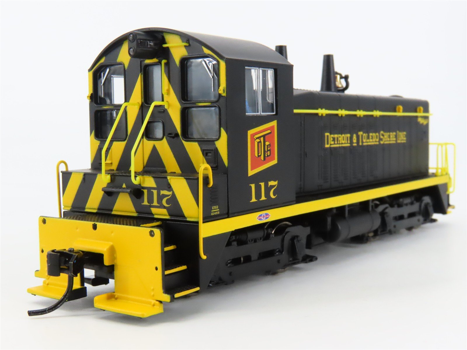 HO Scale Broadway Limited BLI 6745 DTS EMD SW7 Diesel Switcher #117 - Paragon4