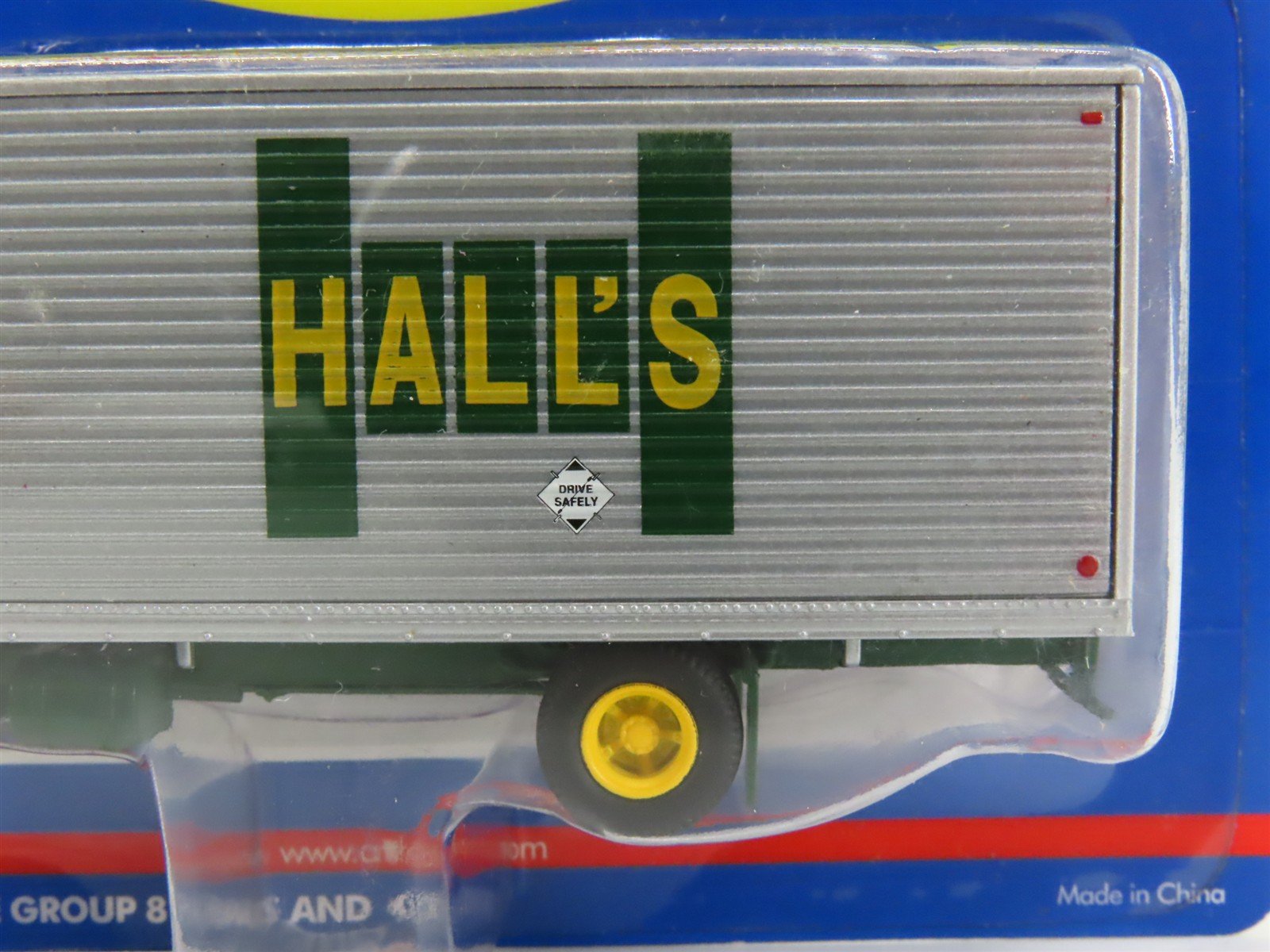 HO 1/87 Scale Athearn 2759 Hall's Ford C-Series Truck w/ Van Body - SEALED