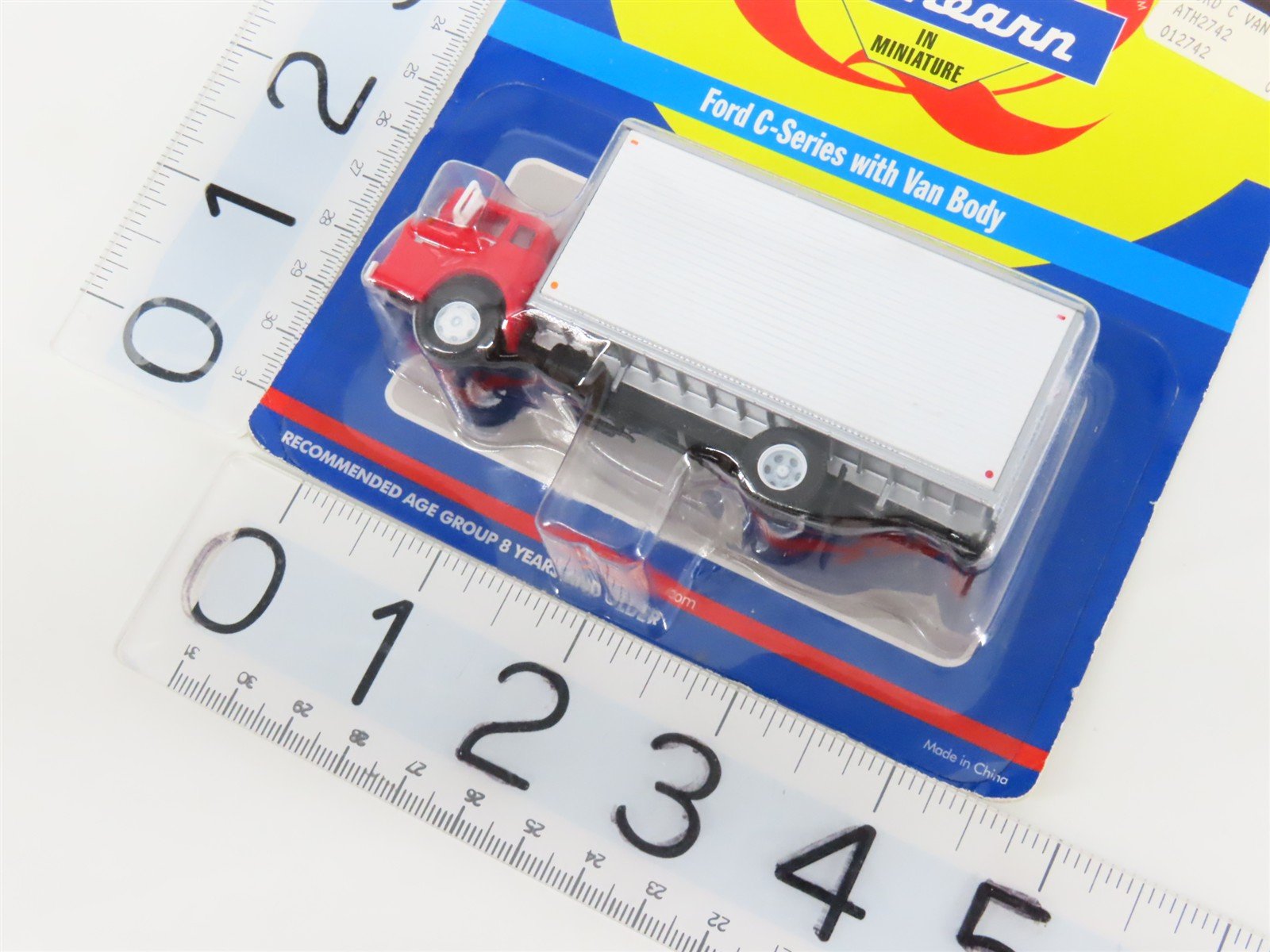 HO 1/87 Scale Athearn 02742 Red Ford C-Series Truck w/ White Van Body - SEALED