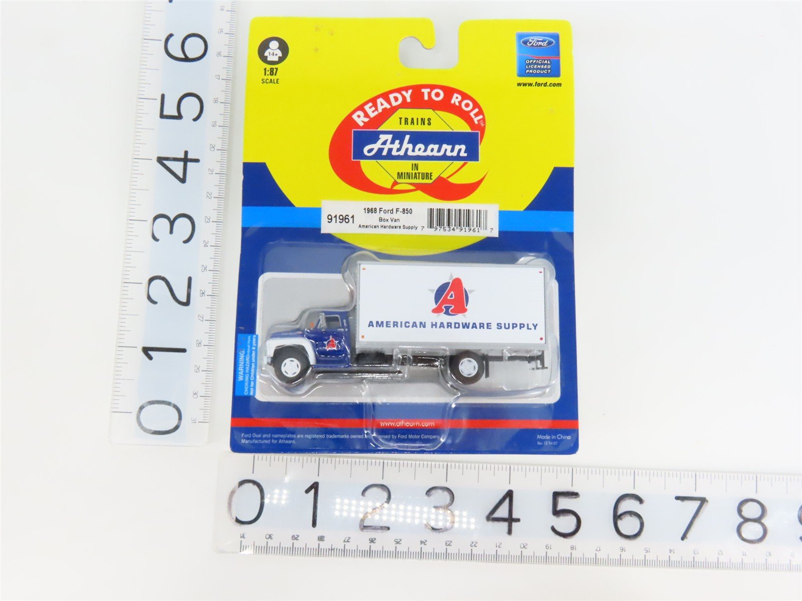 HO Scale Athearn 91961 American Hardware Supply 1968 Ford F-850 Box Van - SEALED