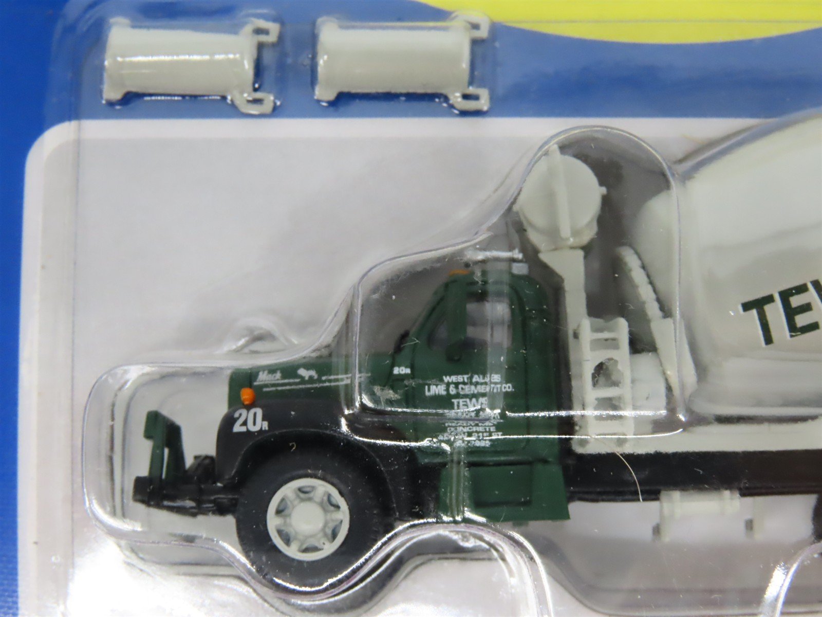 HO 1/87 Scale Athearn 93165 TEWS Mack B-Series Cement Truck - SEALED