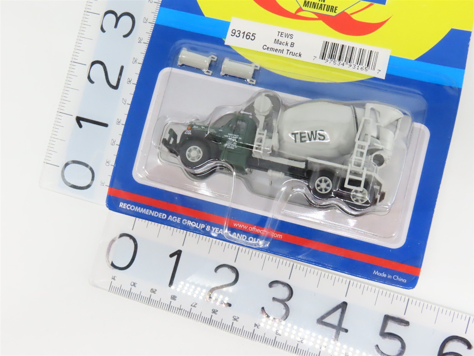 HO 1/87 Scale Athearn 93165 TEWS Mack B-Series Cement Truck - SEALED