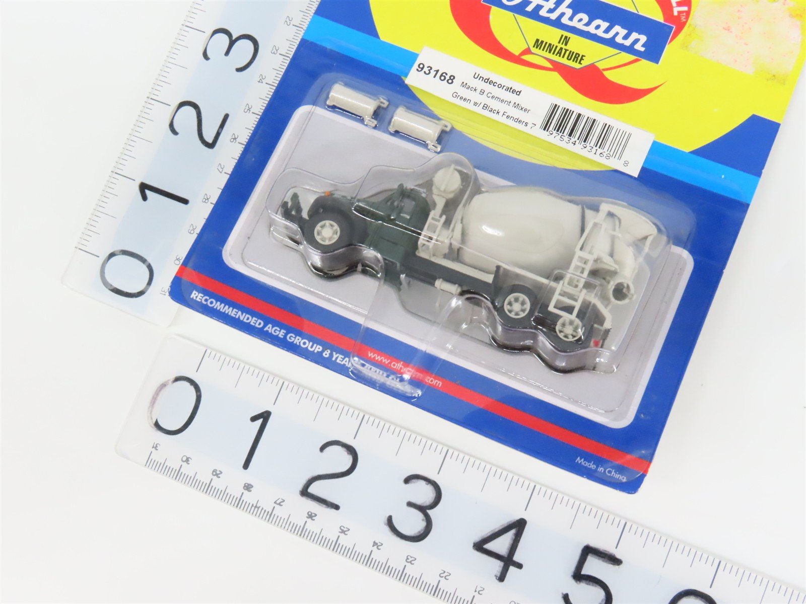 HO Athearn 93168 Unlettered Green/Black & Gray Mack B-Series Cement Truck SEALED