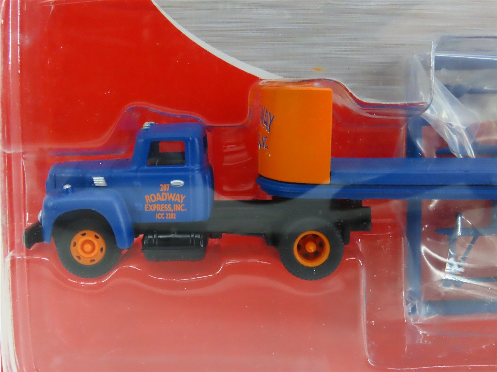 HO CMW Mini Metals 31122 Roadway IH R-190 Tractor w/32' Flatbed Trailer - SEALED