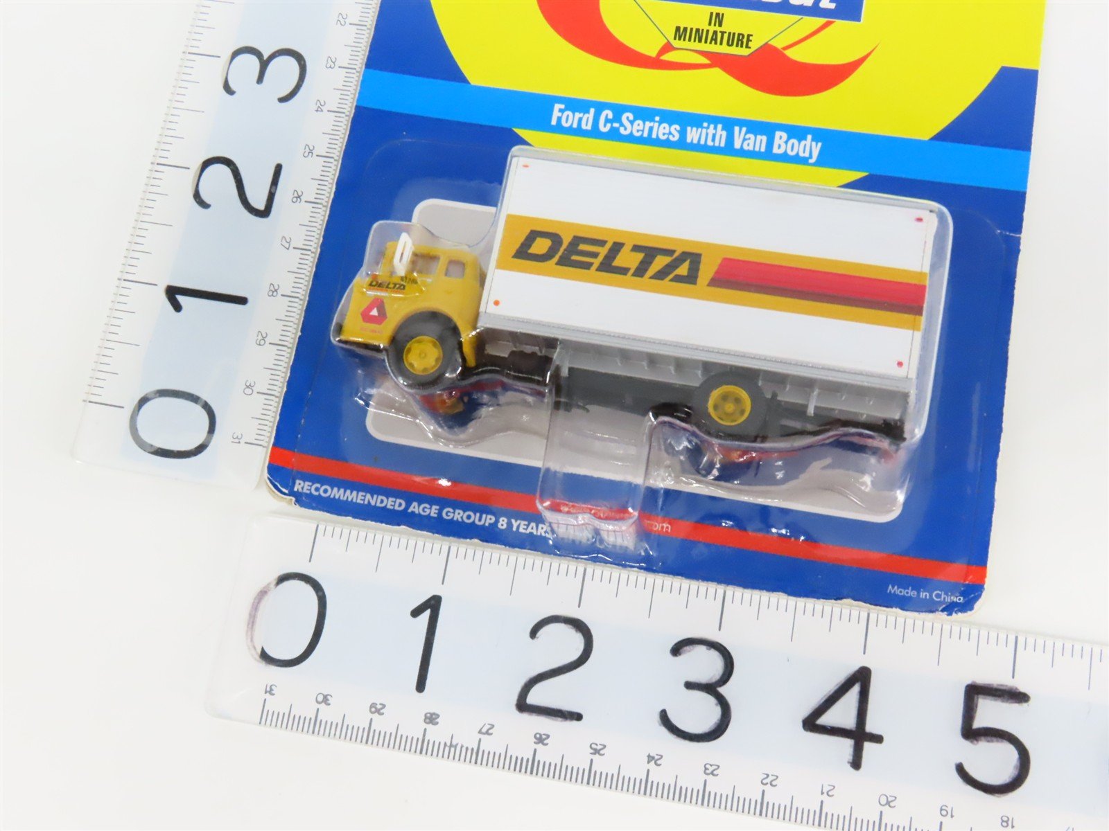 HO 1/87 Scale Athearn 2749 DELTA Ford C-Series Truck w/ Van Body - SEALED