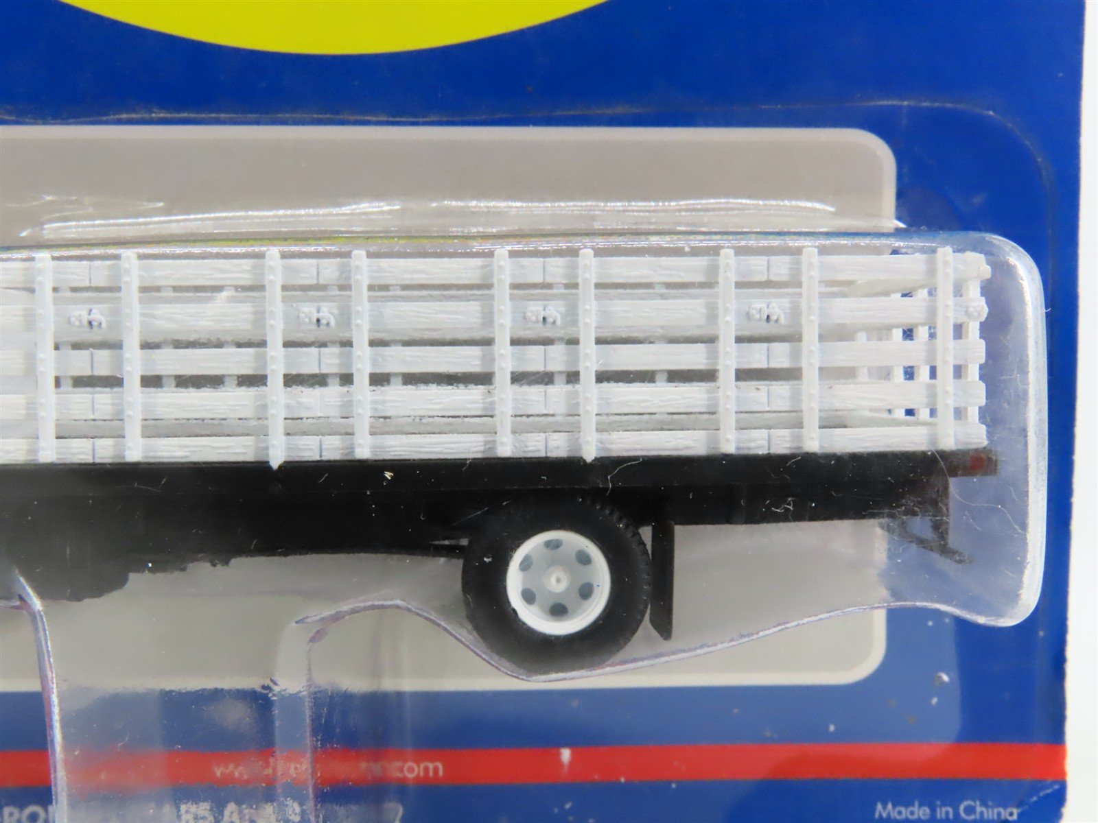 HO 1/87 Scale Athearn 02724 Green Ford C-Series Truck w/ Stake Body - SEALED