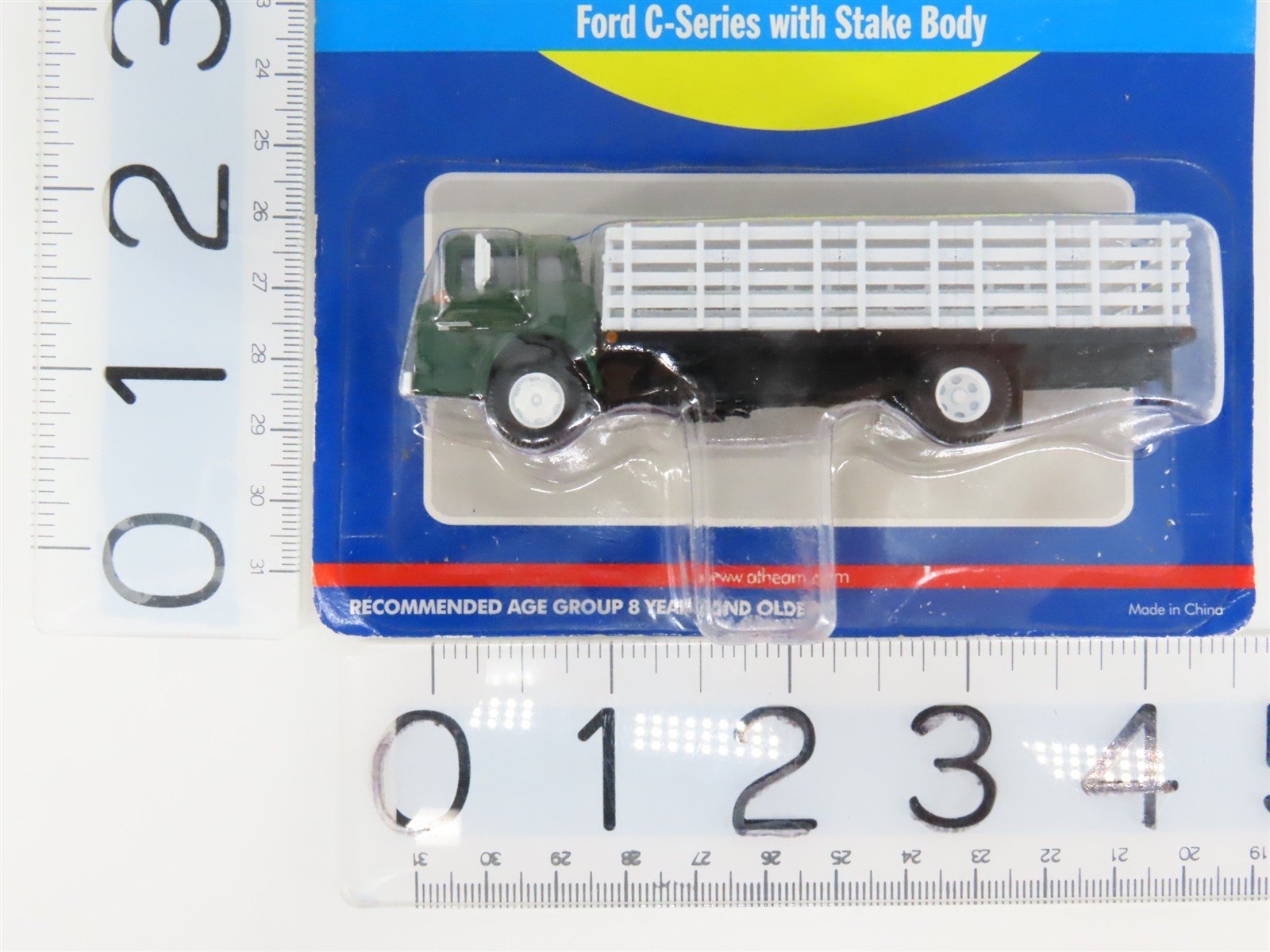 HO 1/87 Scale Athearn 02724 Green Ford C-Series Truck w/ Stake Body - SEALED