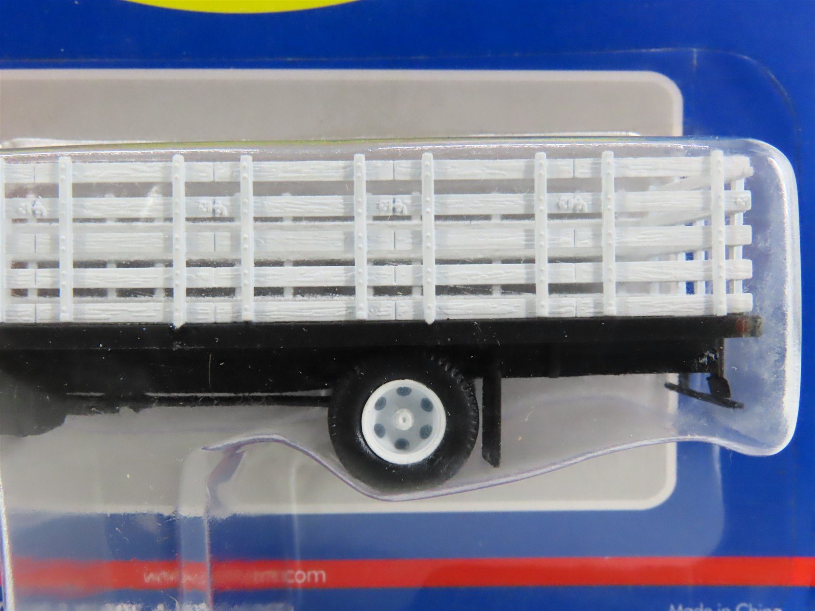 HO 1/87 Scale Athearn 02726 Orange Ford C-Series Truck w/ Stake Body - SEALED