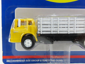 HO 1/87 Scale Athearn 02727 Yellow Ford C-Series Truck w/ Stake Body