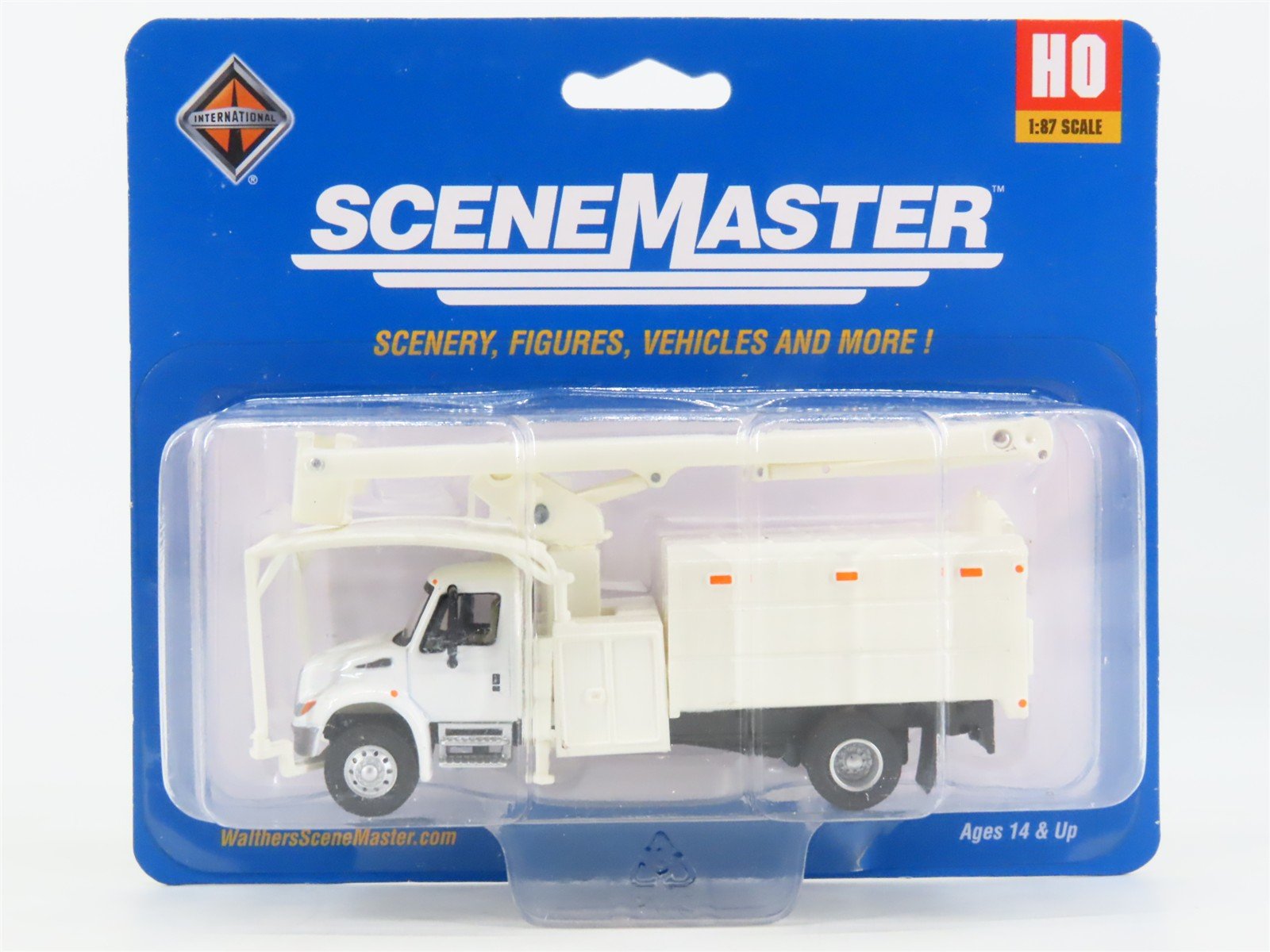 HO Walthers SceneMaster 949-11745 International 4300 2-Axle Tree Trimmer -SEALED