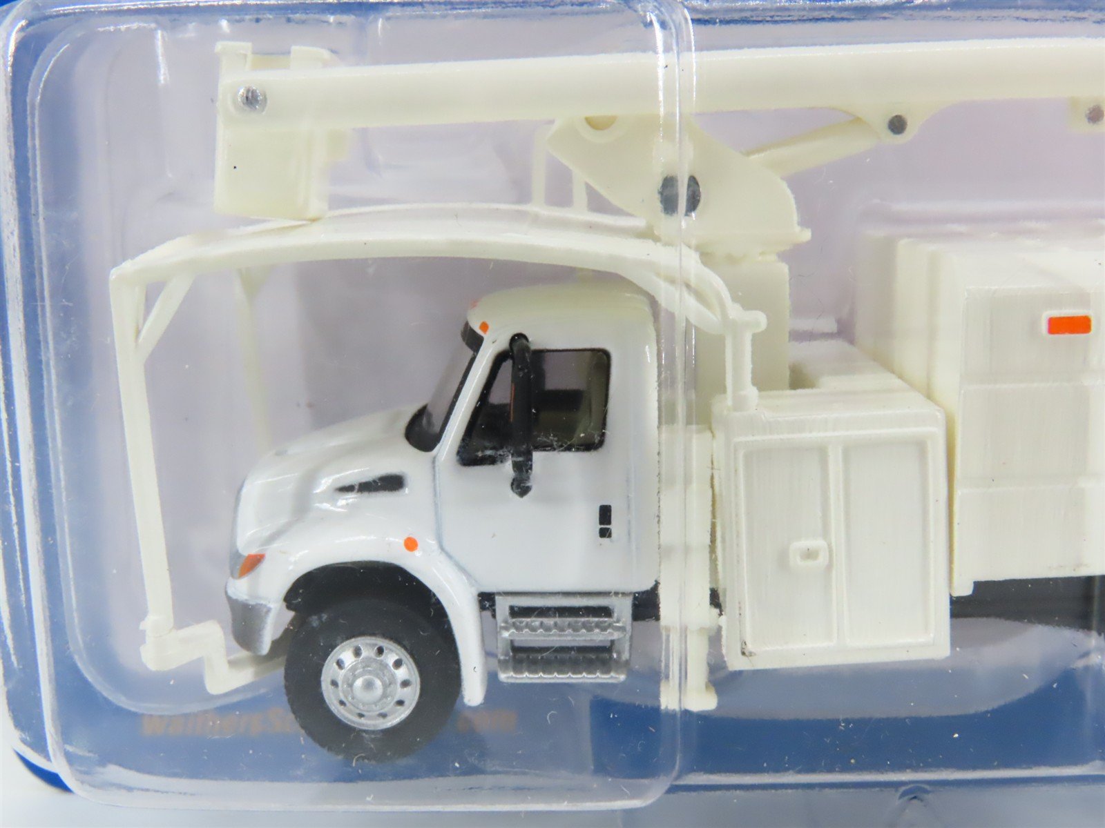 HO Walthers SceneMaster 949-11745 International 4300 2-Axle Tree Trimmer -SEALED