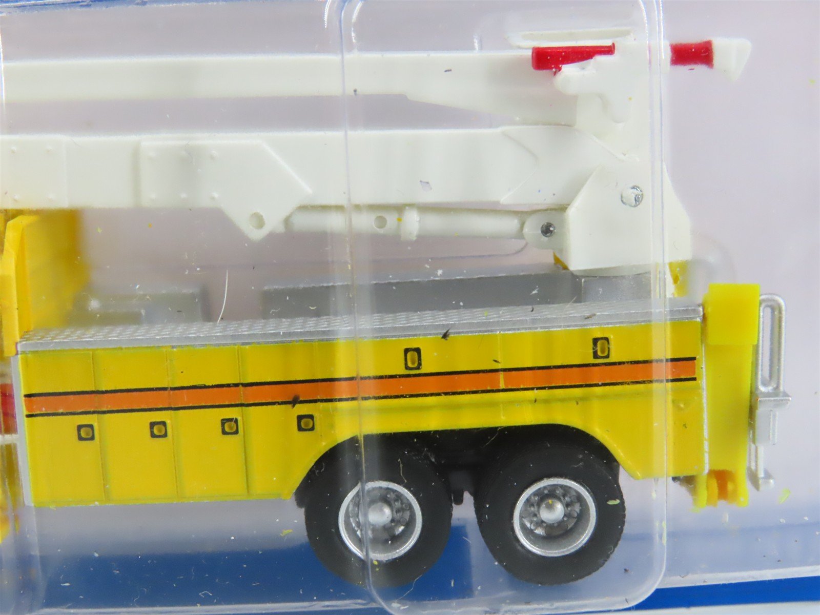 HO Walthers SceneMaster 949-11752 International 7600 Utility Bucket Truck SEALED