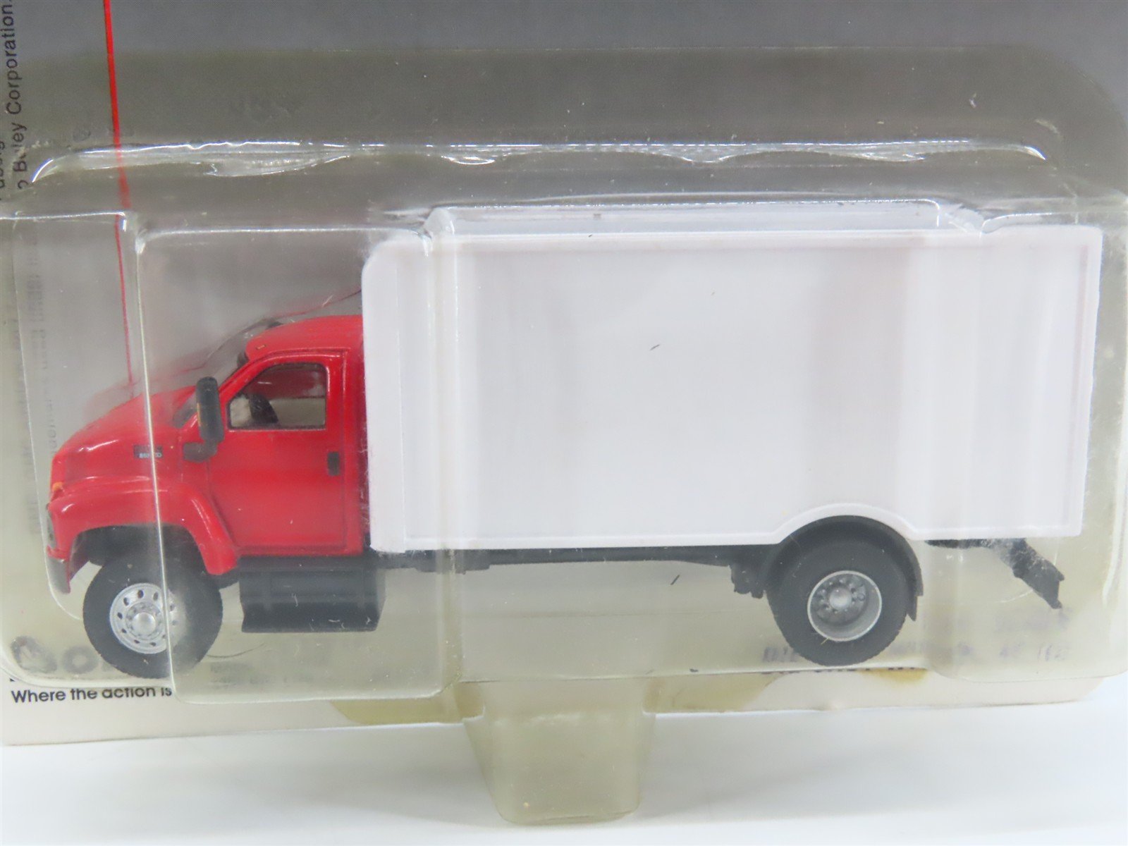 HO 1/87 Scale Boley 3001-17 Red/White GMC Topkick Box Truck