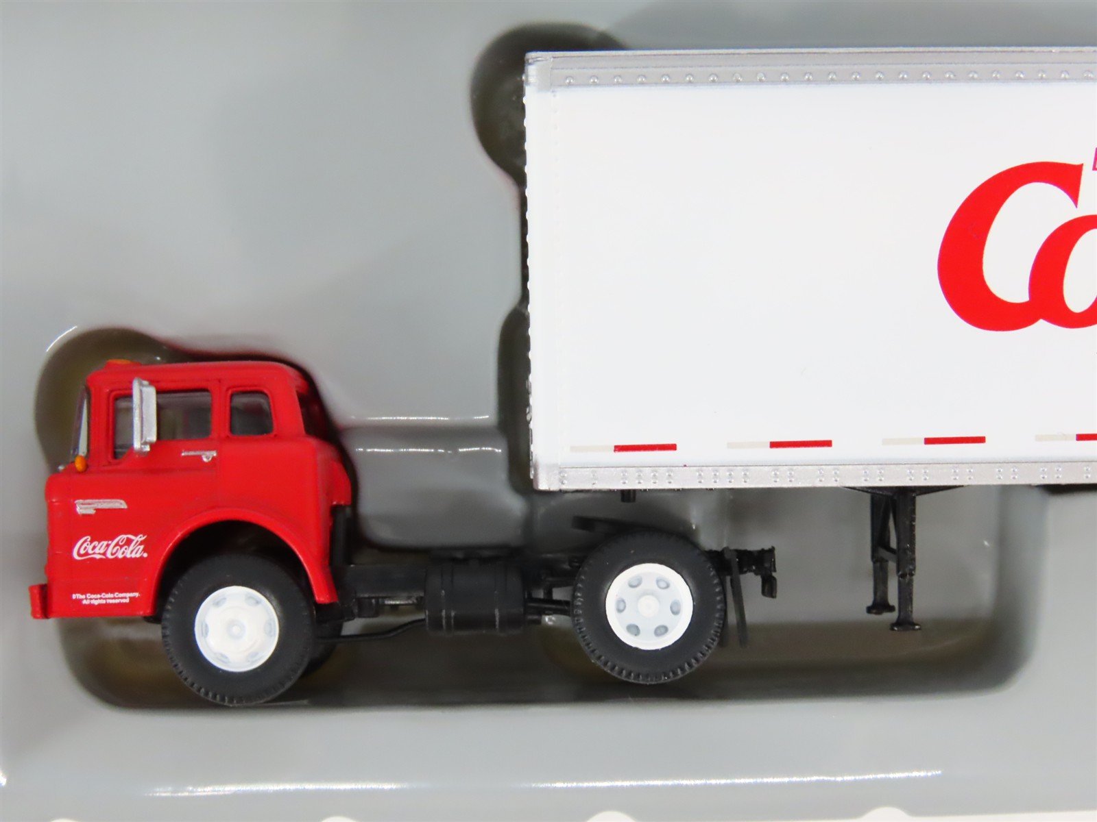 HO 1/87 Scale Athearn 8243 Coca-Cola Ford C-Series Truck w/ 28' Pup Trailer