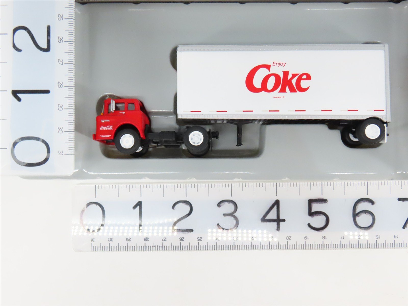 HO 1/87 Scale Athearn 8243 Coca-Cola Ford C-Series Truck w/ 28' Pup Trailer