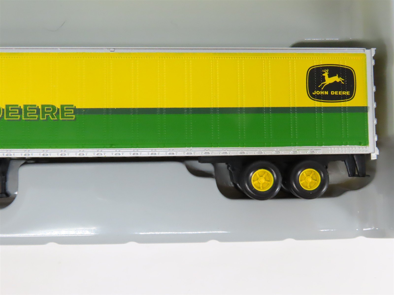 HO 1/87 Scale Athearn 8192 John Deere Kenworth Semi-Truck w/ 45' Trailer