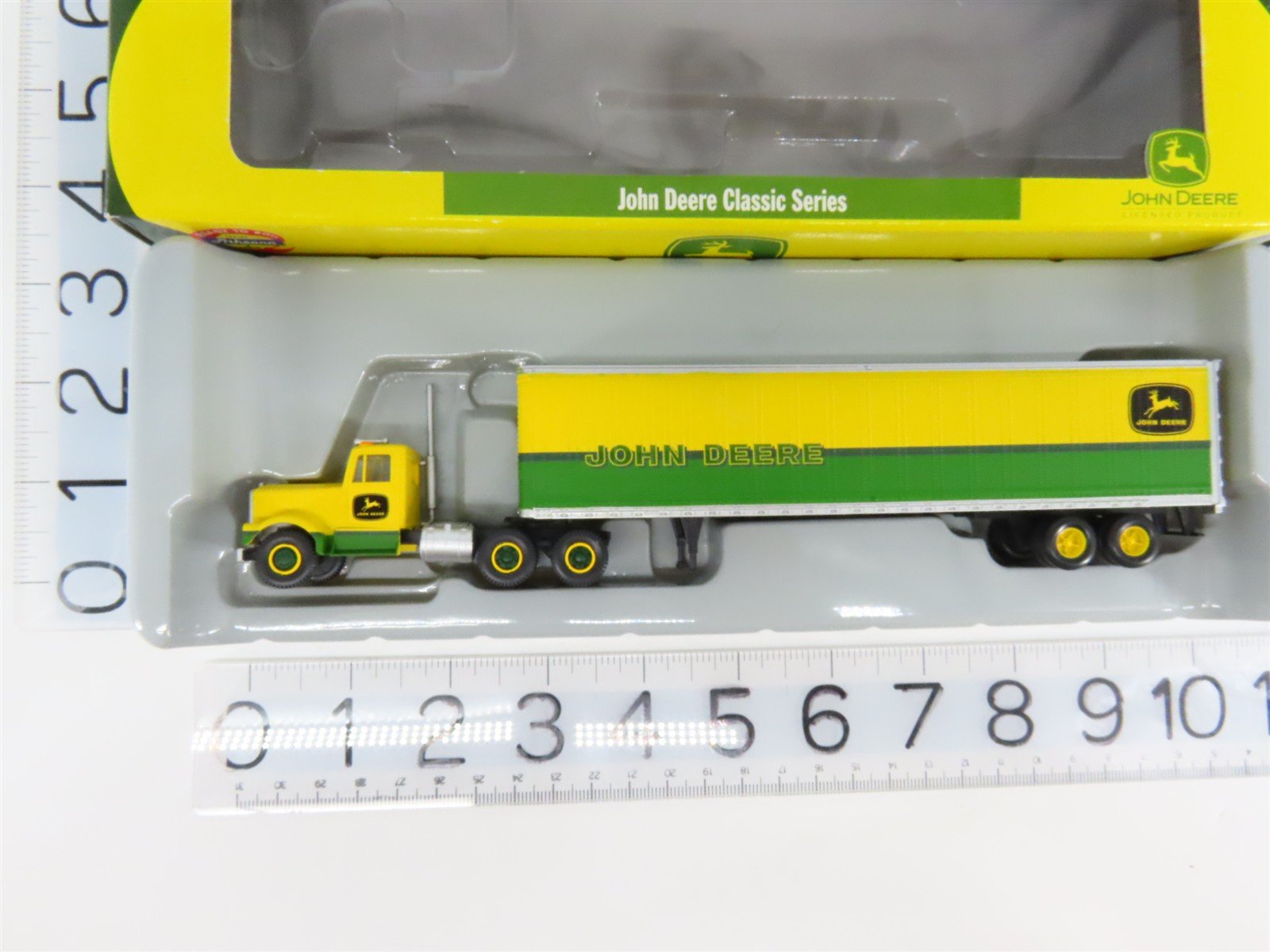 HO 1/87 Scale Athearn 8192 John Deere Kenworth Semi-Truck w/ 45' Trailer