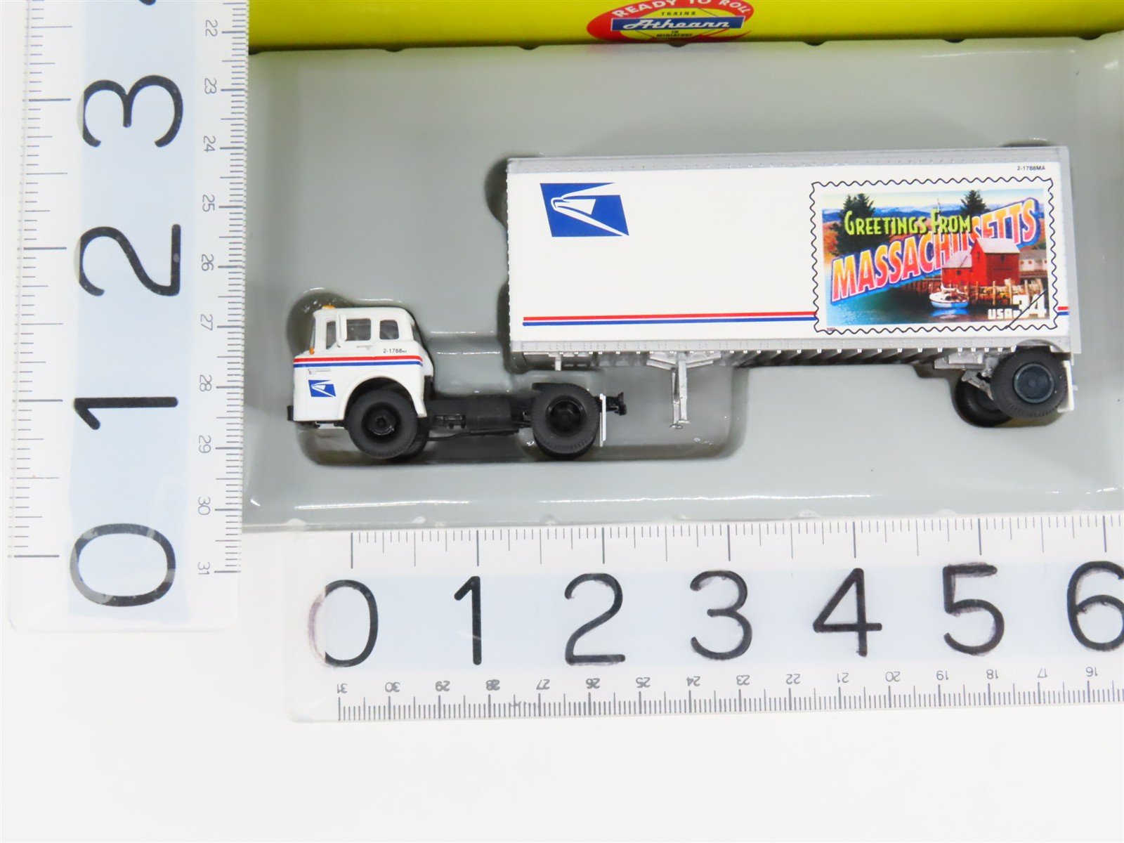 HO Scale Athearn 93421 USPS 