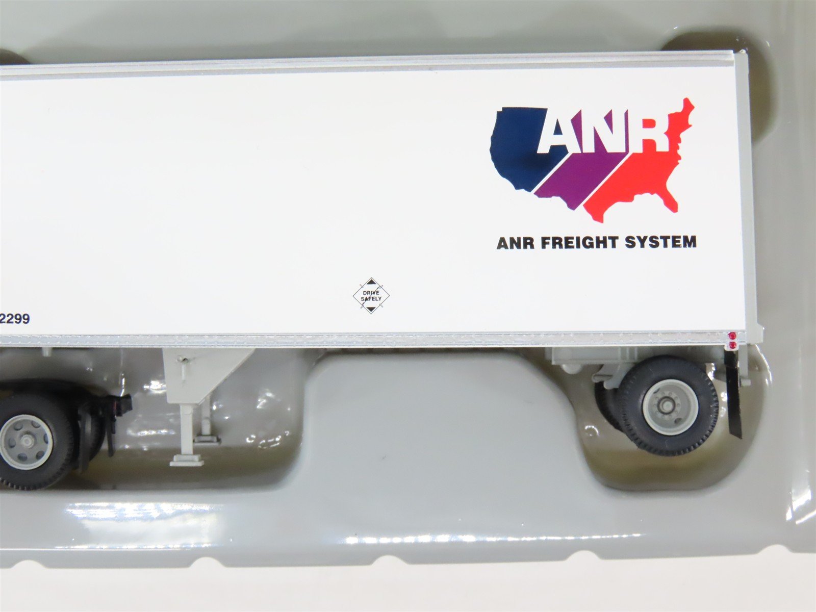 HO 1/87 Scale Athearn 90984 ANR Ford C-Series Semi-Truck w/ 28' Wedge Trailer