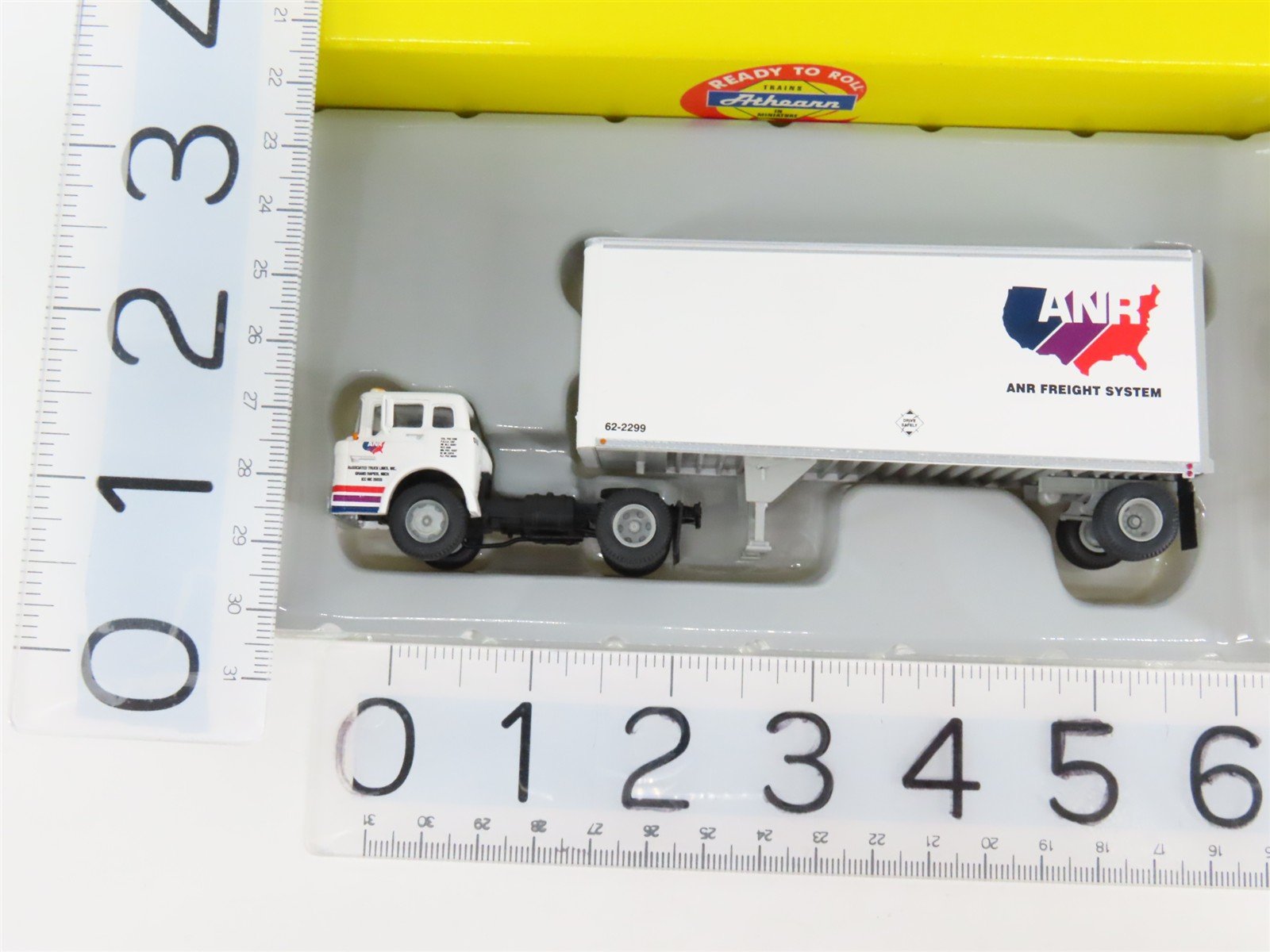 HO 1/87 Scale Athearn 90984 ANR Ford C-Series Semi-Truck w/ 28' Wedge Trailer