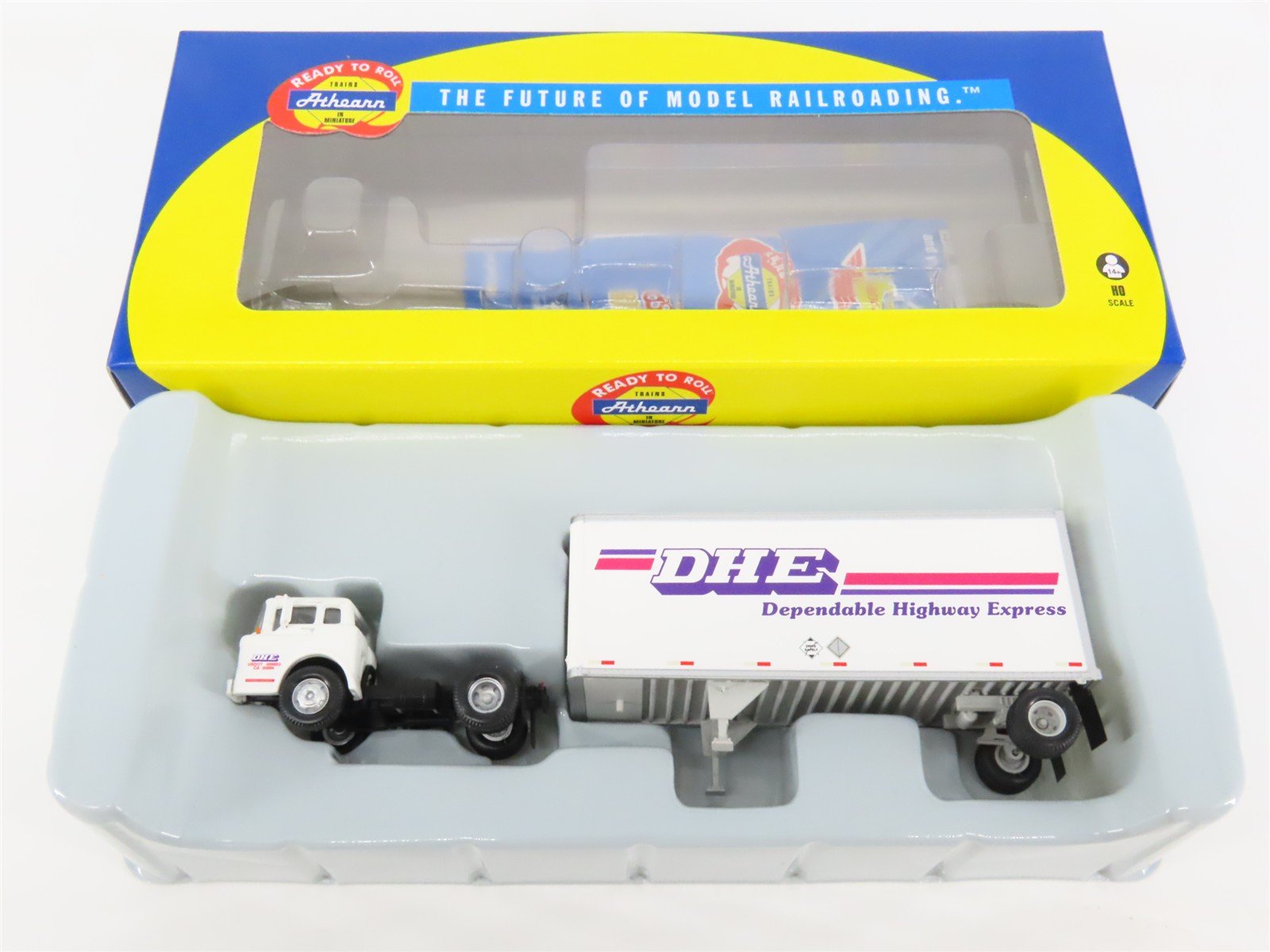 HO 1/87 Scale Athearn ATH91031 DHE Ford C-Series Semi-Truck w/ 28' Wedge Trailer