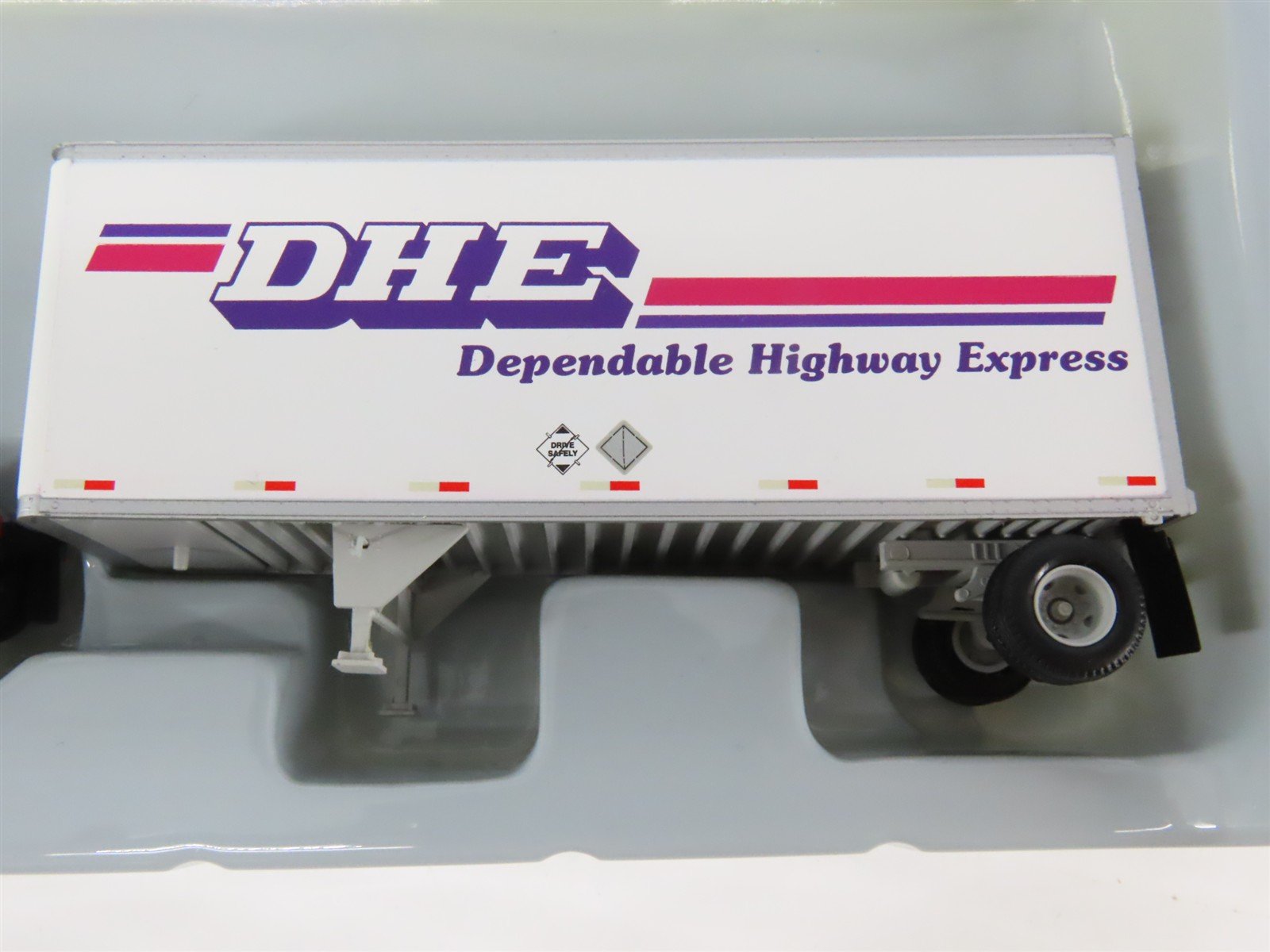 HO 1/87 Scale Athearn ATH91031 DHE Ford C-Series Semi-Truck w/ 28' Wedge Trailer