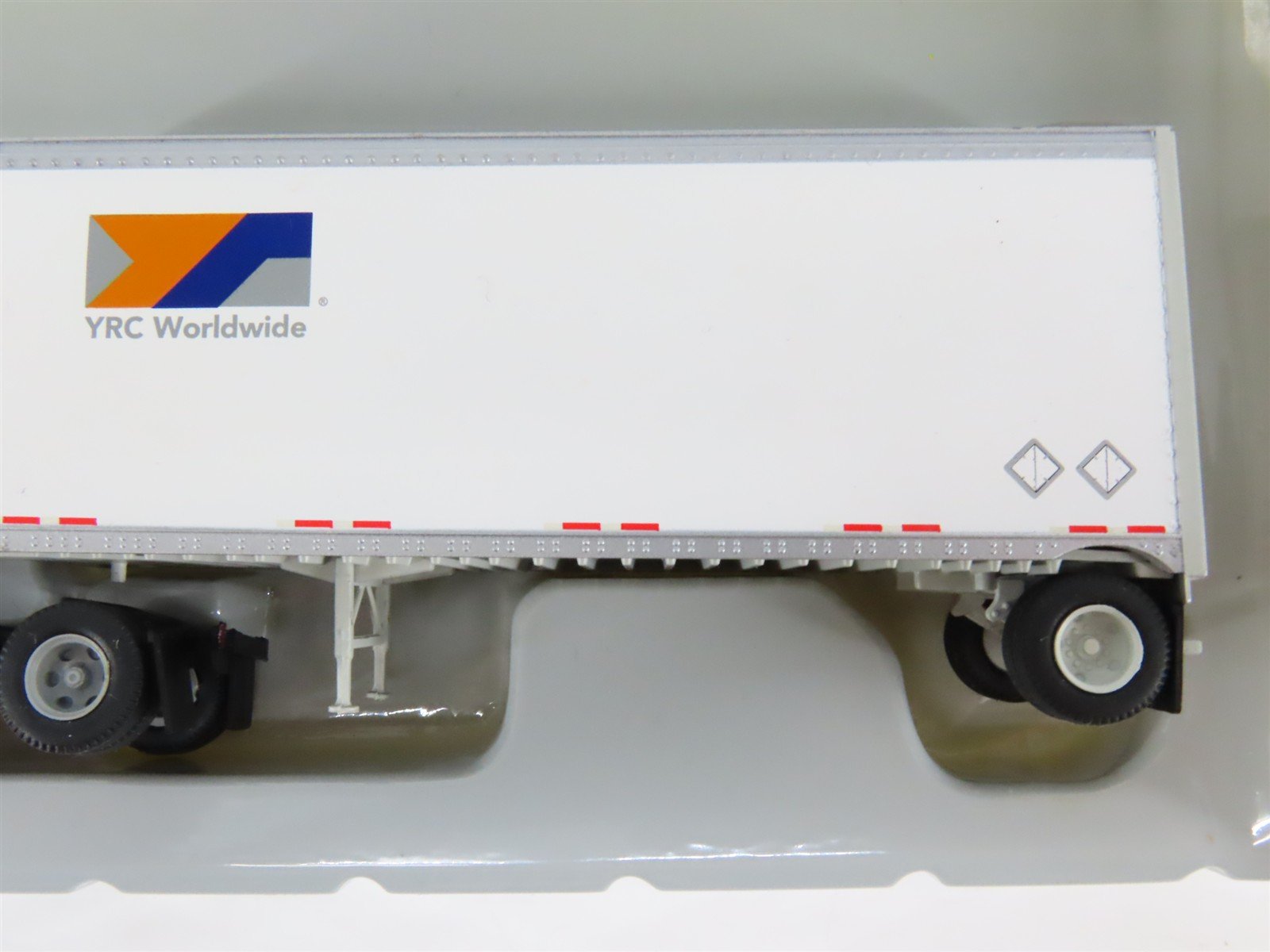 HO 1/87 Scale Athearn 90984 ANR / YRC Ford C Semi-Truck w/ 28' Wedge Trailer