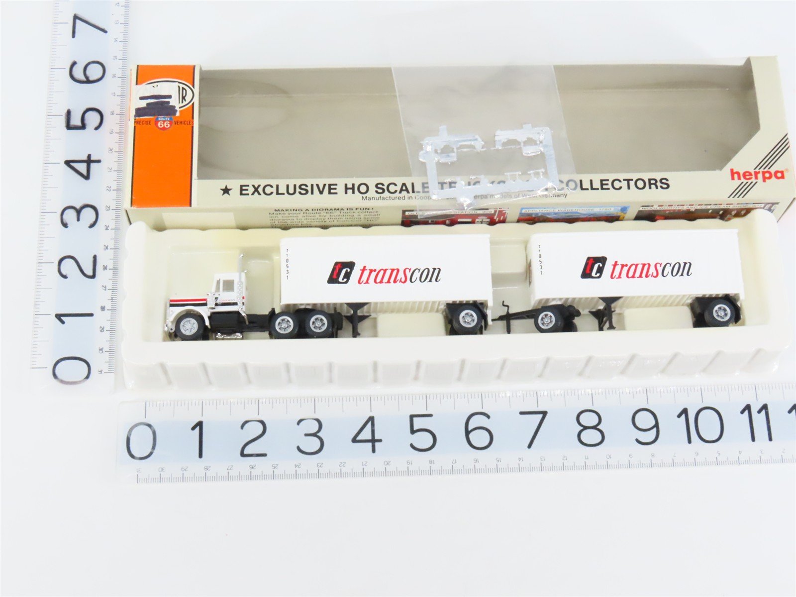 HO 1/87 Scale Con-Cor 0004-001029 Transcon Semi-Truck w/ Twin 27' Trailers