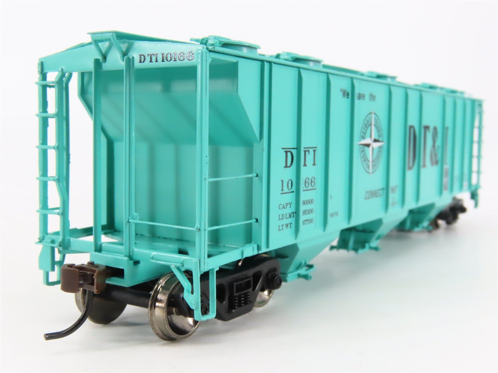 HO Scale Athearn 93721 DT&I Detroit Toledo & Ironton 3-Bay Covered Hopper #10166