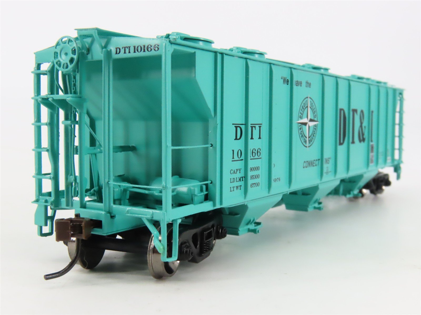 HO Scale Athearn 93721 DT&I Detroit Toledo & Ironton 3-Bay Covered Hopper #10166