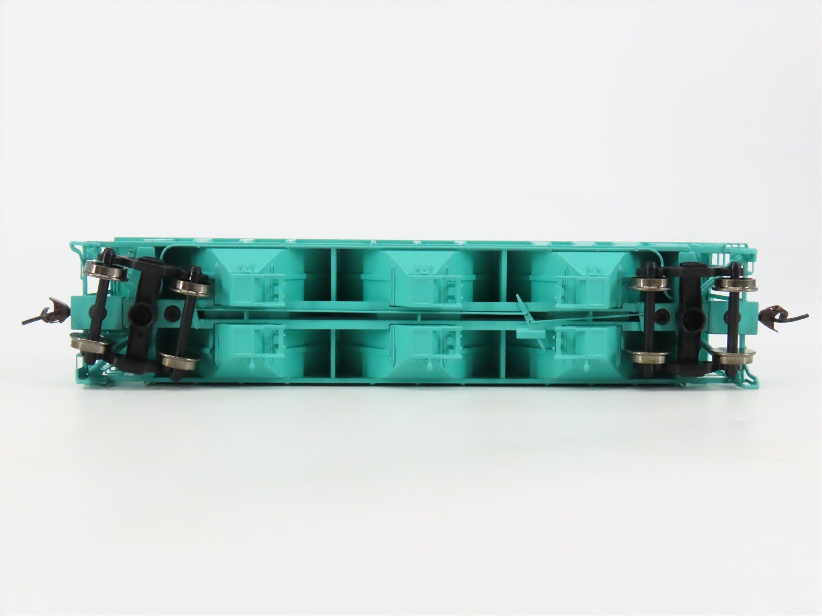 HO Scale Athearn 93721 DT&I Detroit Toledo & Ironton 3-Bay Covered Hopper #10166
