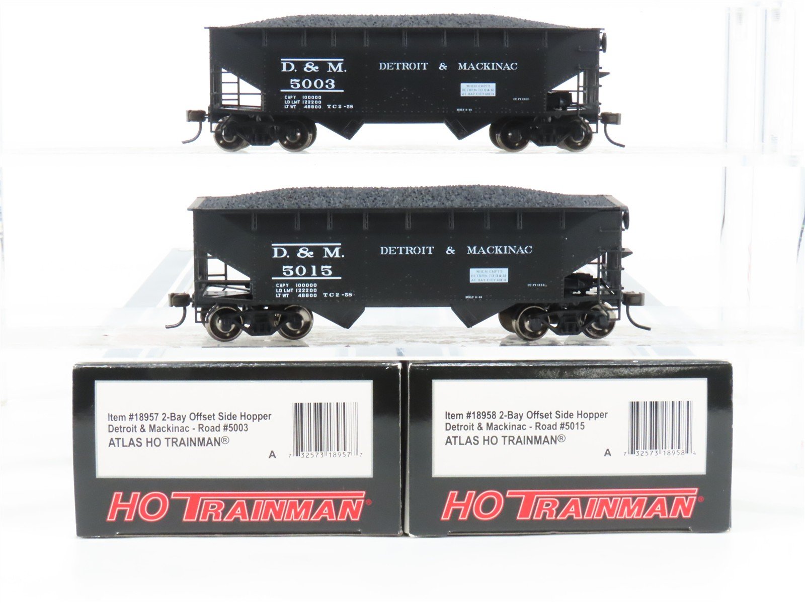 HO Atlas Trainman 18957/18958 D&M Detroit & Mackinac 2-Bay Hoppers 2-Pack w/Load
