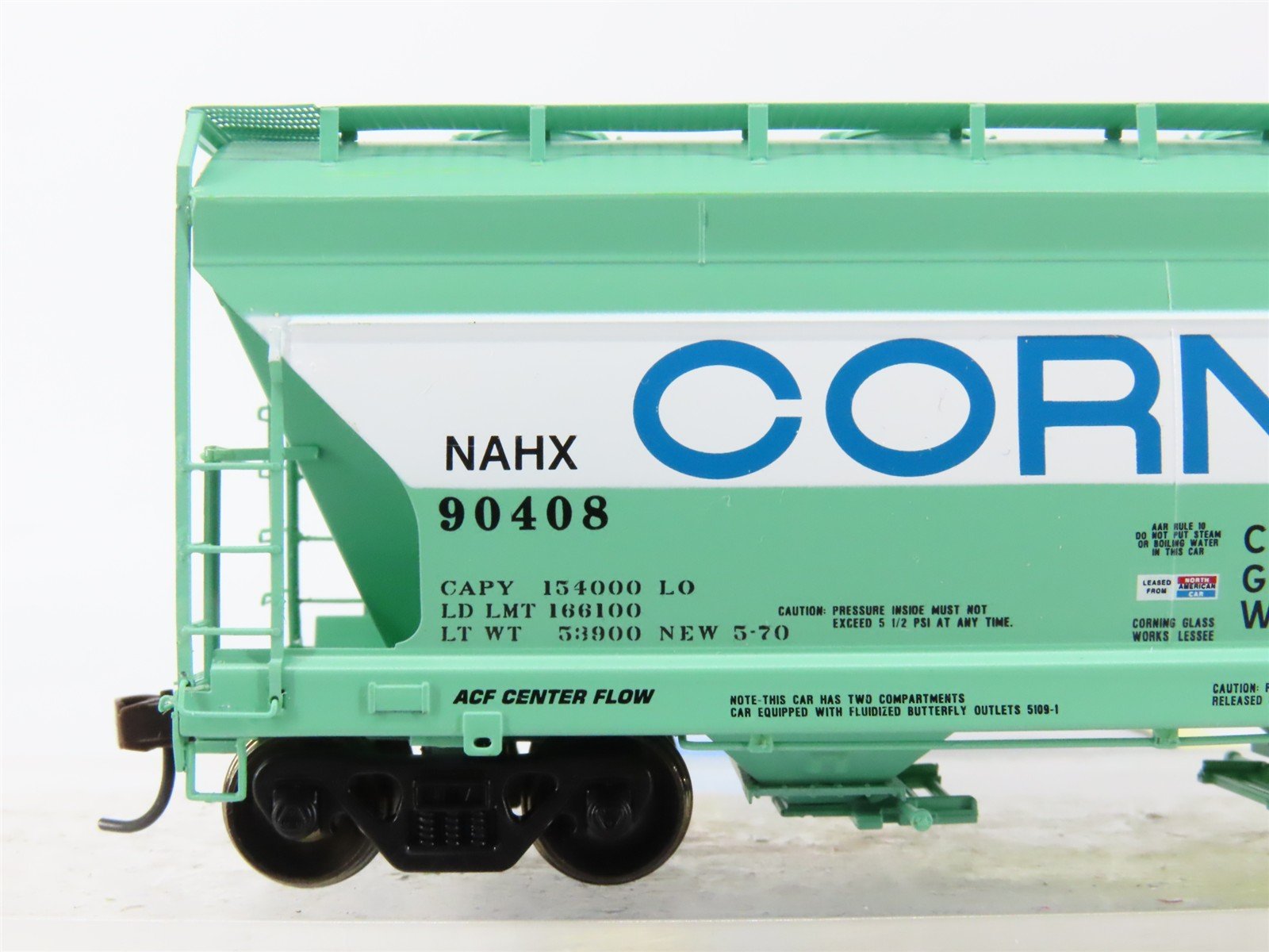 HO Scale Athearn 93963 NAHX Corning Glass Works ACF 2-Bay Covered Hopper #90408