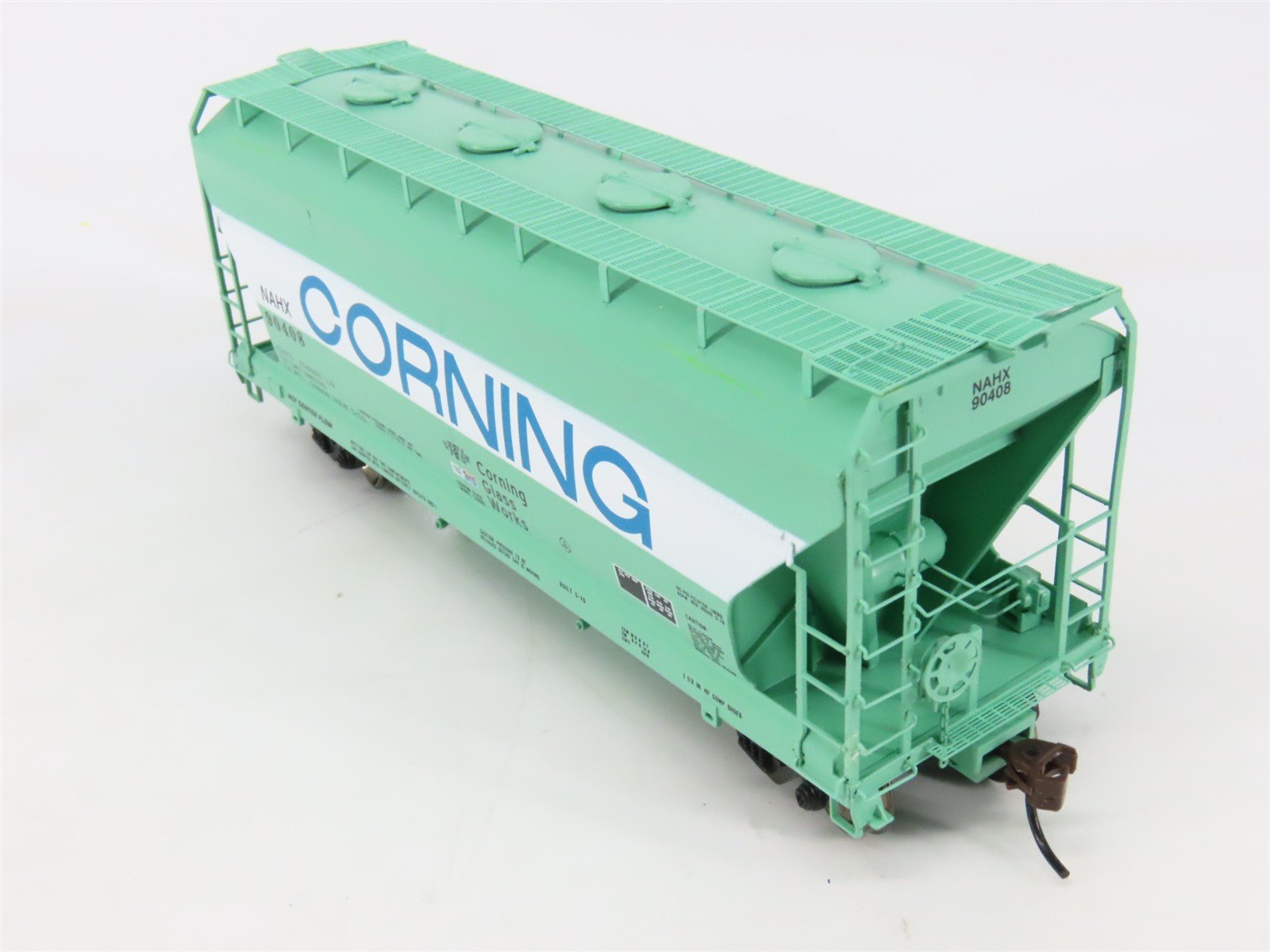 HO Scale Athearn 93963 NAHX Corning Glass Works ACF 2-Bay Covered Hopper #90408