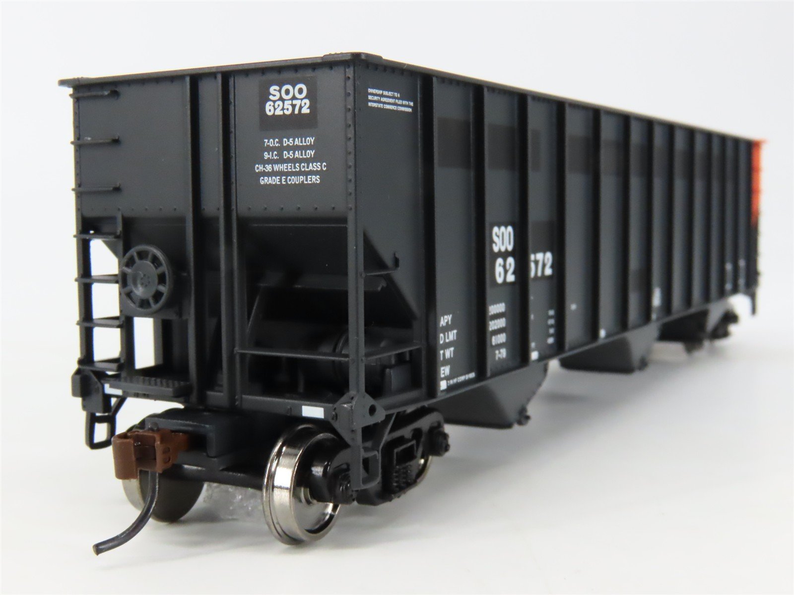 HO Scale Walthers Gold 932-7853 SOO Line Railroad Bethlehem 3-Bay Hoppers 6-Pack
