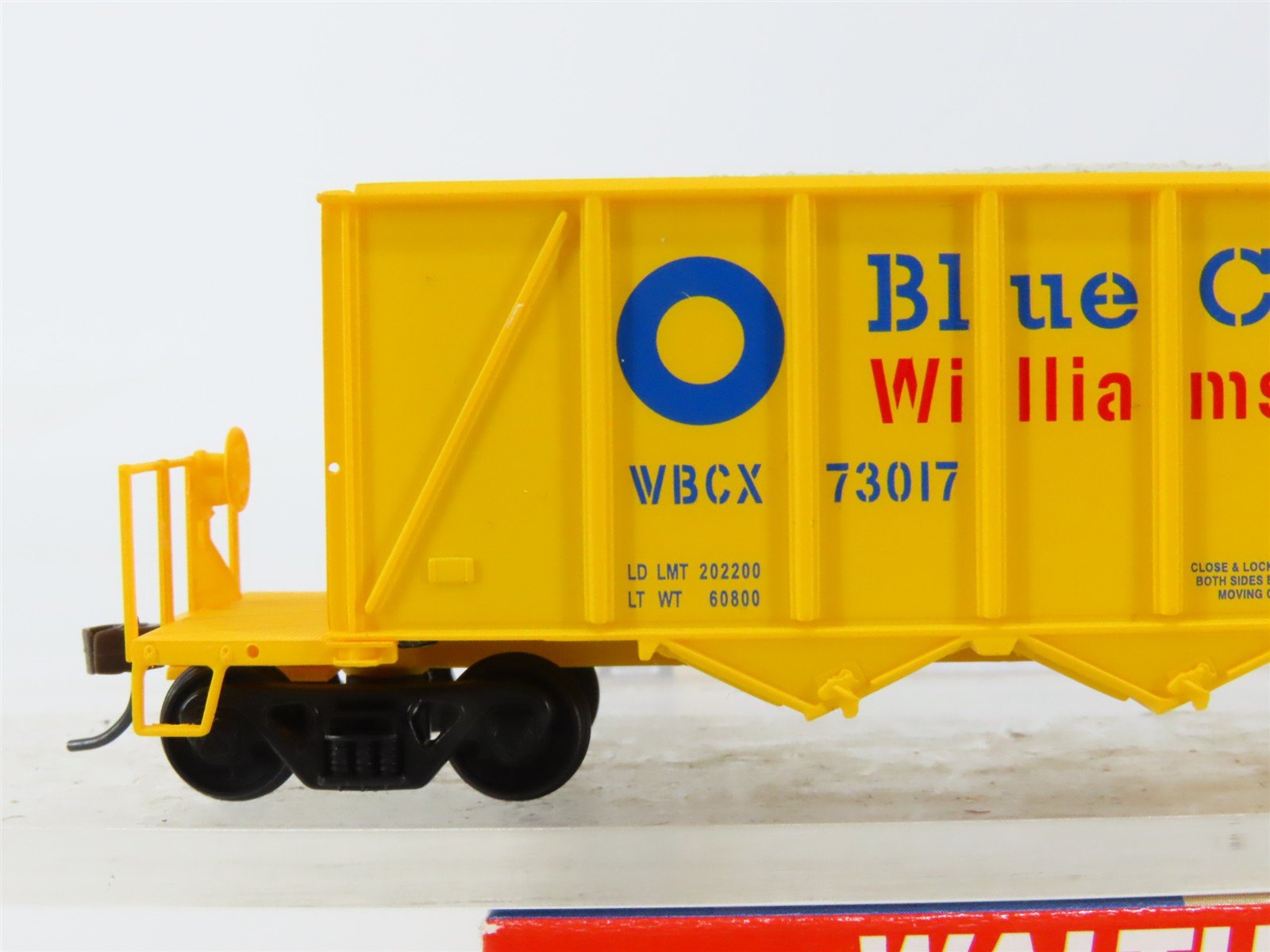 HO Walthers 932-7065 WBCX Blue Circle 40' 3-Bay Ortner Hopper #73017 w/ Load