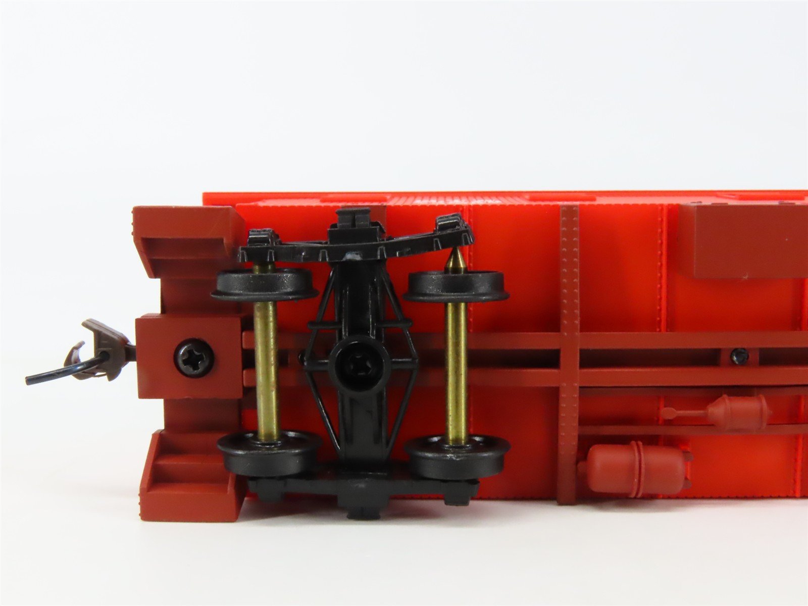 HO Walthers 932-7501 GTW Grand Trunk Western 30' Offset Cupola Caboose #77942