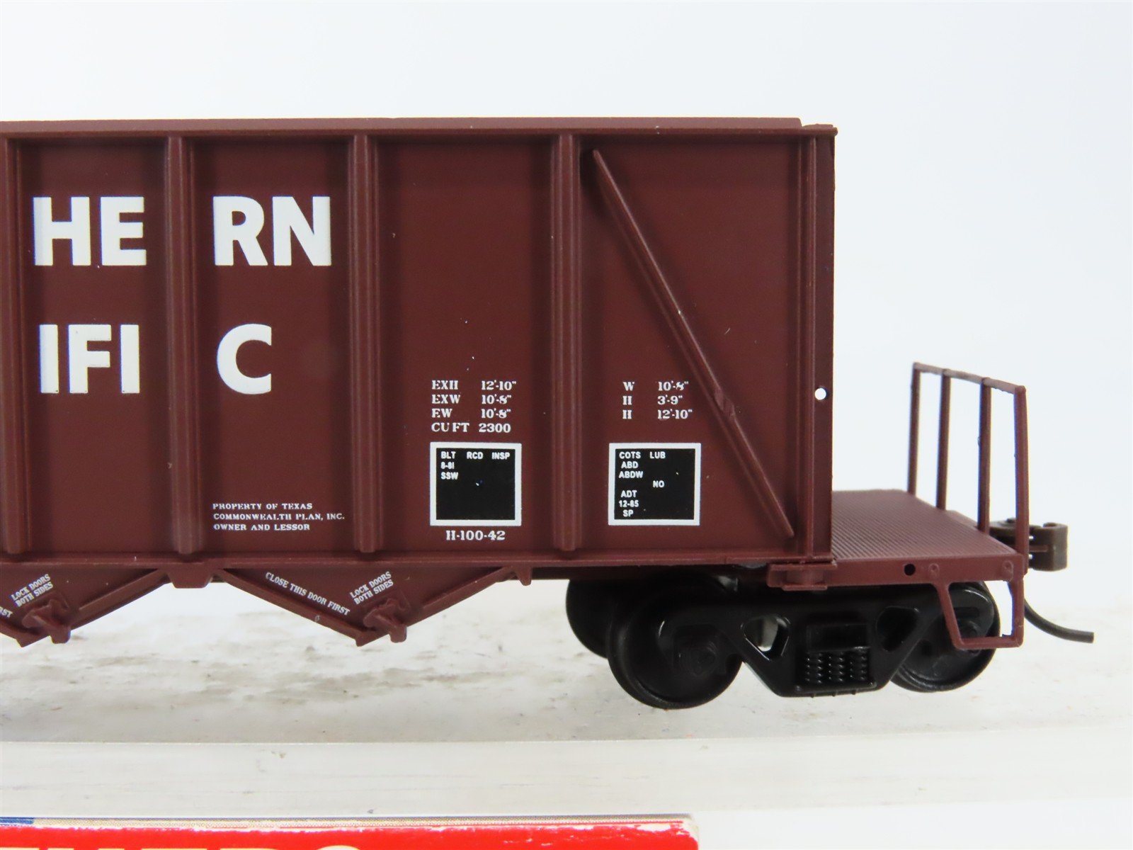 HO Walthers 932-7054 SP Southern Pacific 3-Bay Ortner Hopper #481234 w/ Load