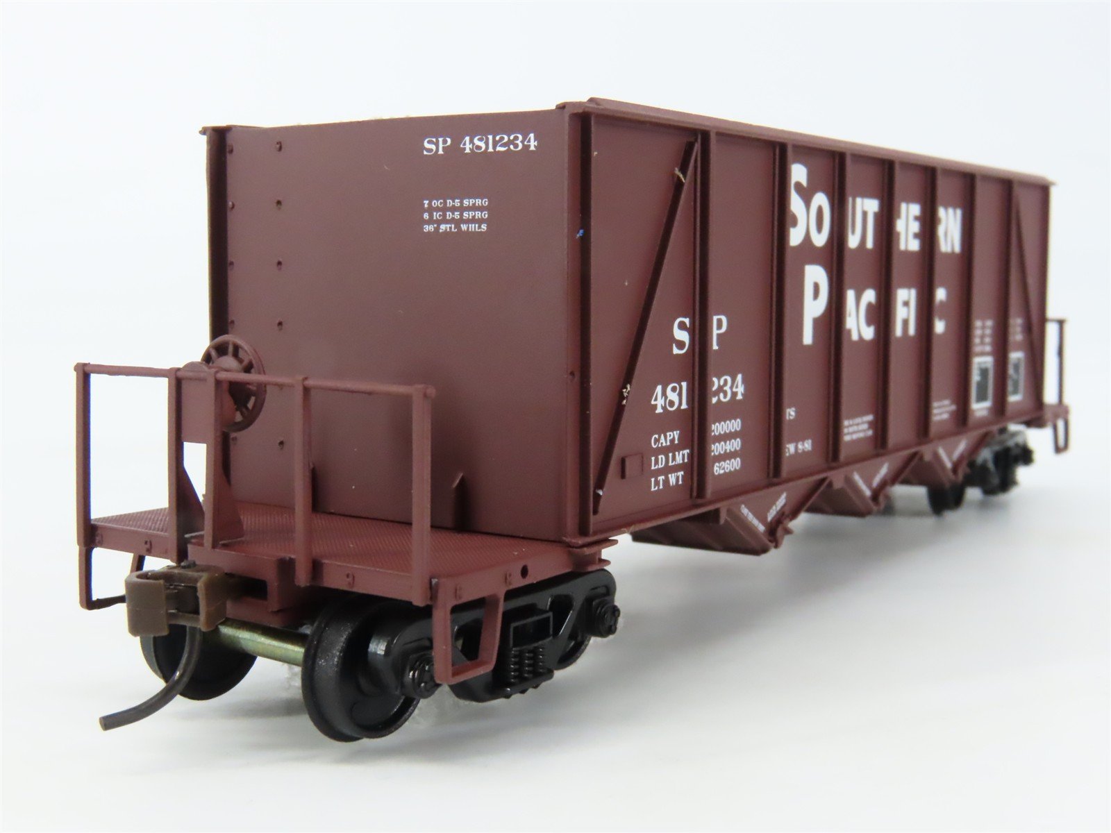 HO Walthers 932-7054 SP Southern Pacific 3-Bay Ortner Hopper #481234 w/ Load