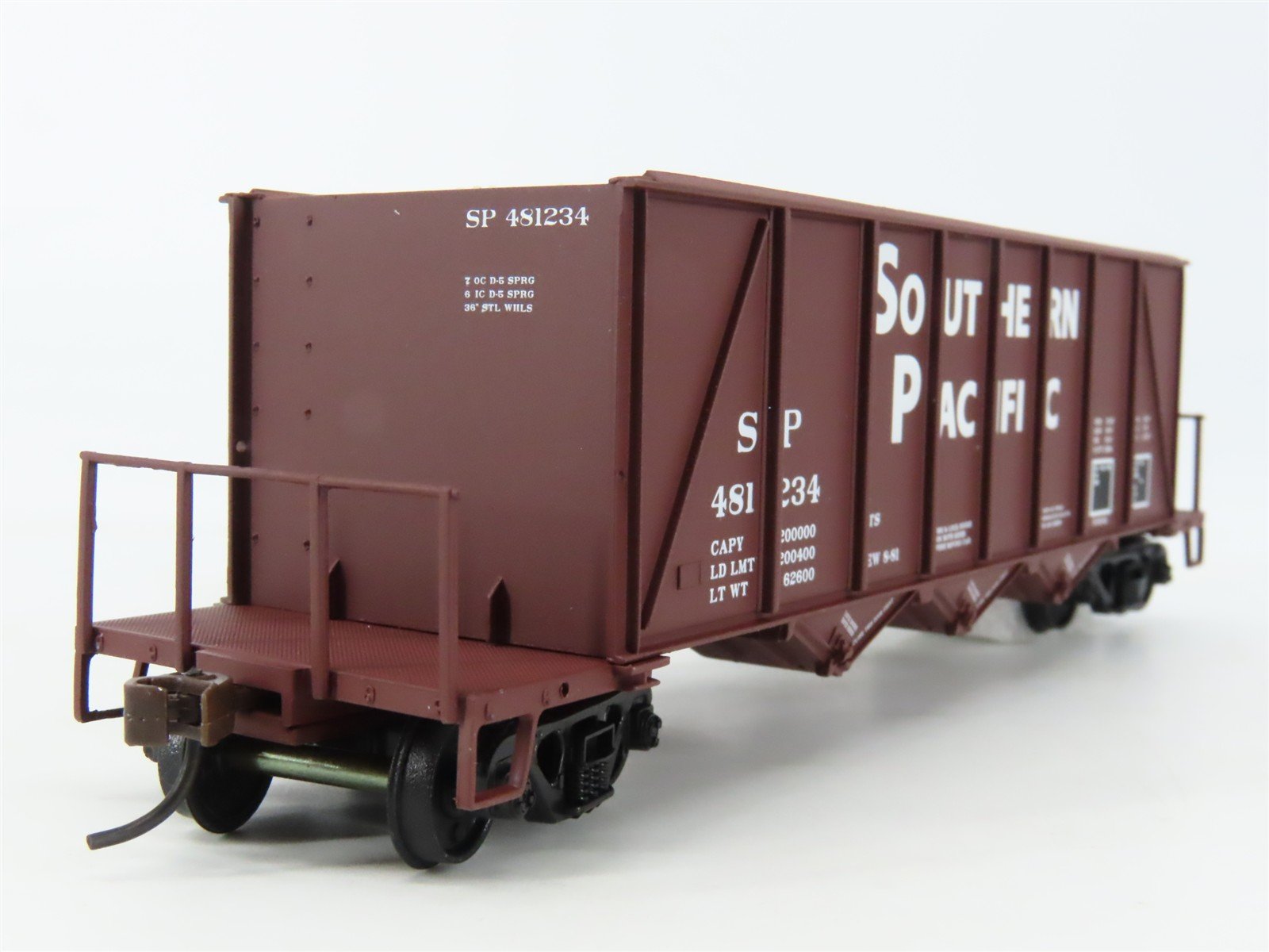 HO Walthers 932-7054 SP Southern Pacific 3-Bay Ortner Hopper #481234 w/ Load
